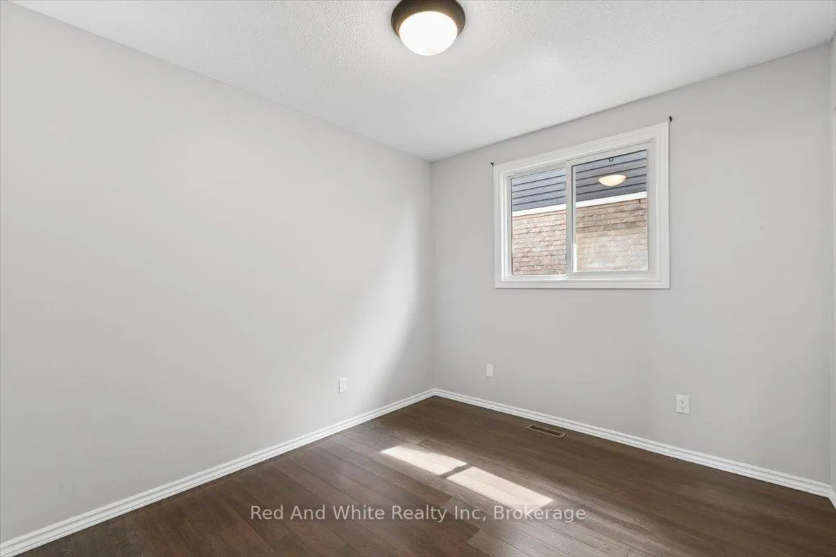 Photo 16 of 96 Pathfinder Crescent, Kitchener, Pioneer Park — HOMEH