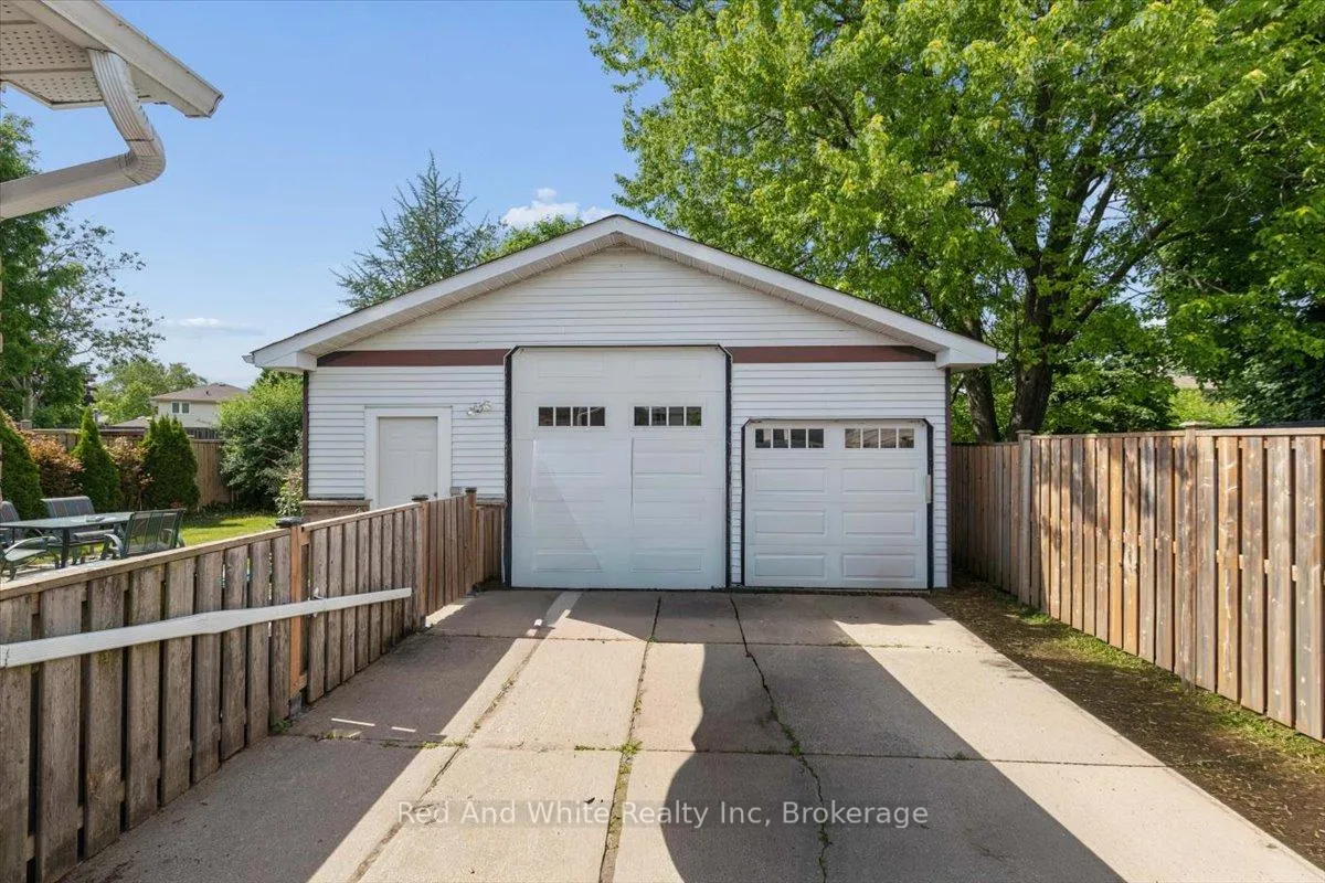Photo 27 of 96 Pathfinder Crescent, Kitchener, Pioneer Park — HOMEH