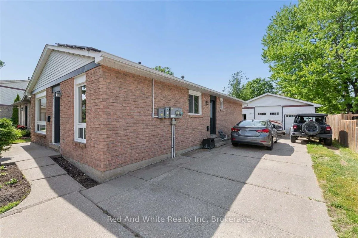 Photo 28 of 96 Pathfinder Crescent, Kitchener, Pioneer Park — HOMEH