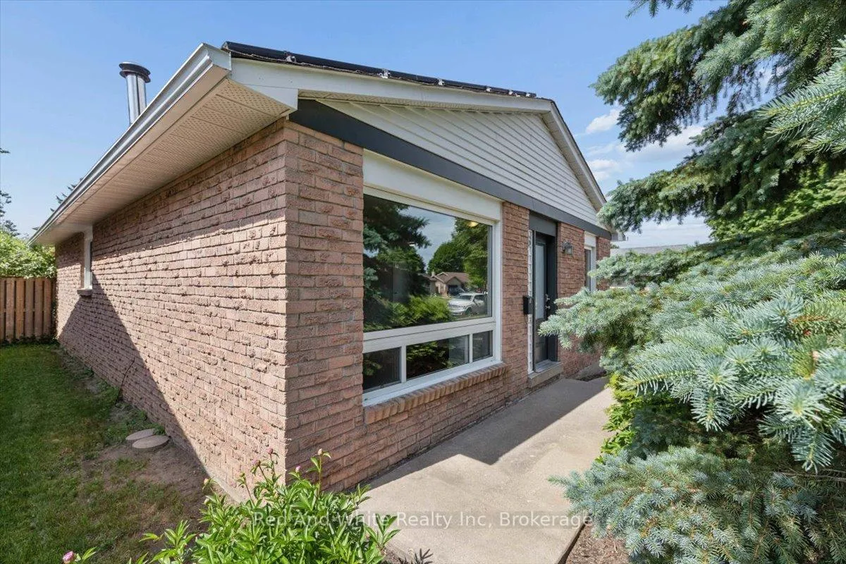 Photo 30 of 96 Pathfinder Crescent, Kitchener, Pioneer Park — HOMEH
