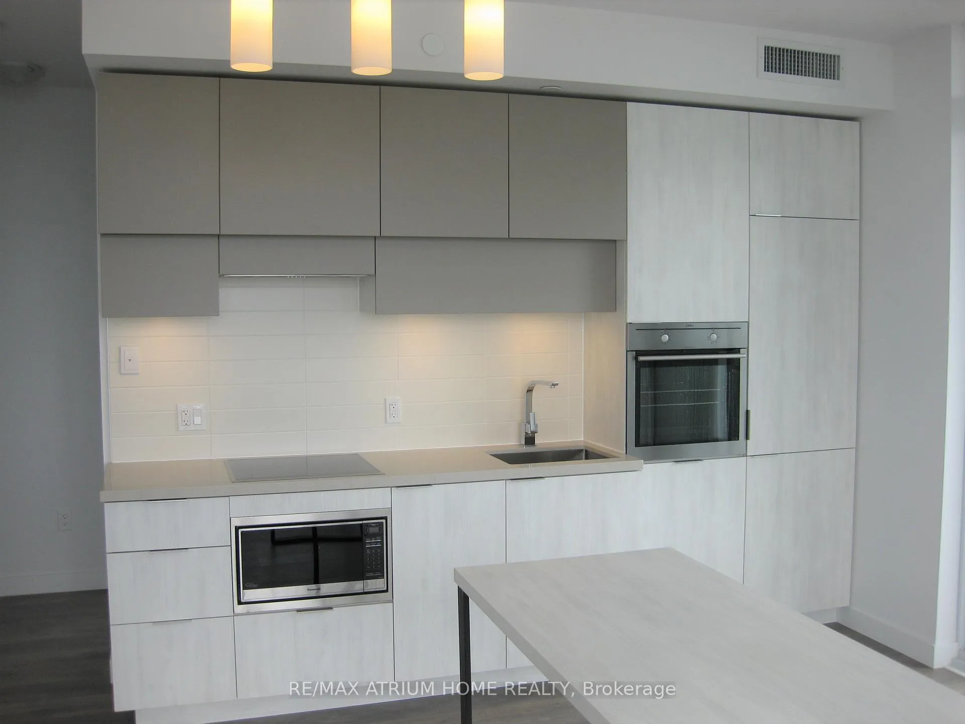 Photo 3 of Unit 4605, 8 Eglinton Avenue E, Toronto, Mount Pleasant West — HOMEH
