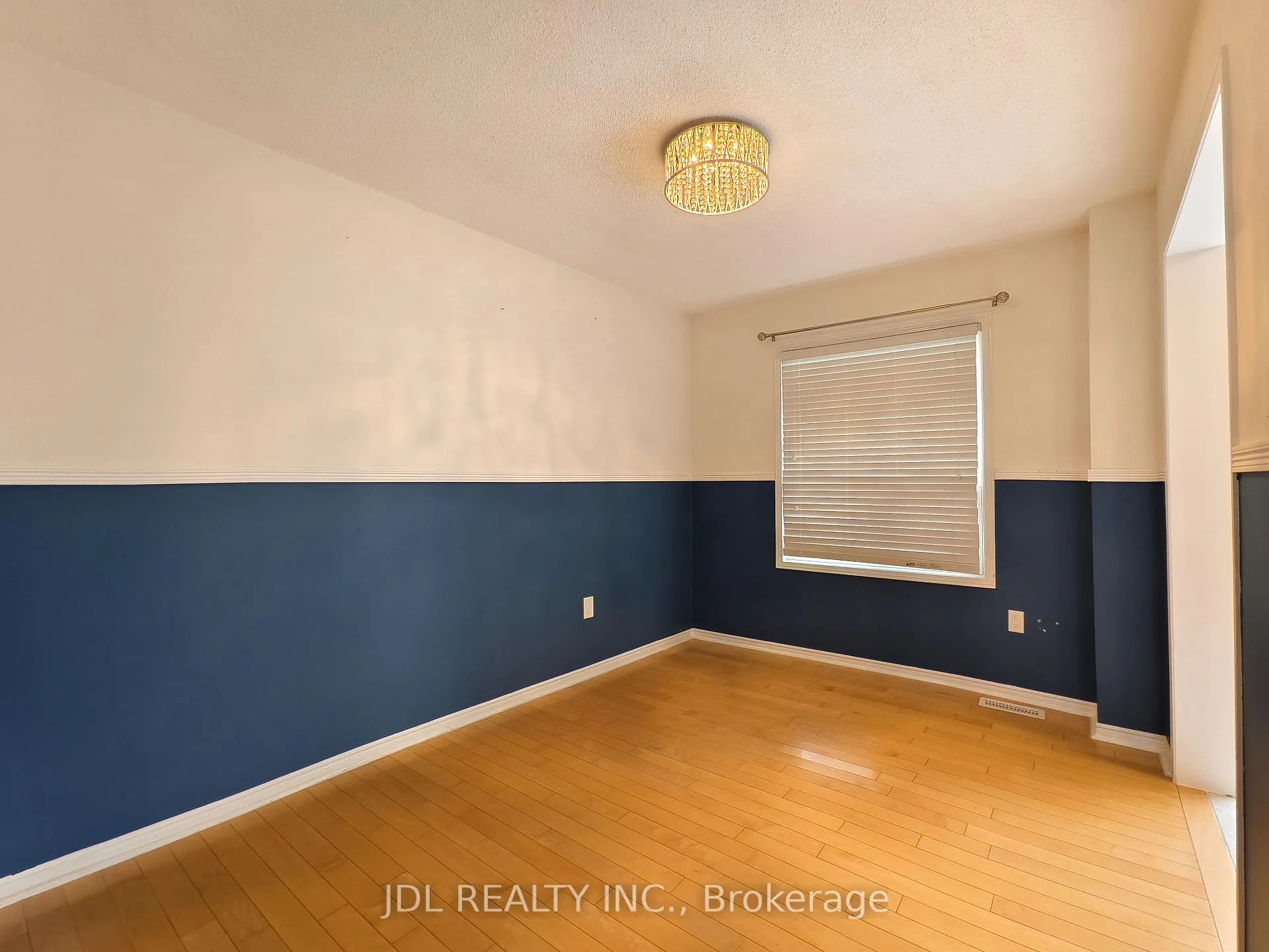 Photo 2 of 35 Kenborough Court, Markham, Milliken Mills East — HOMEH