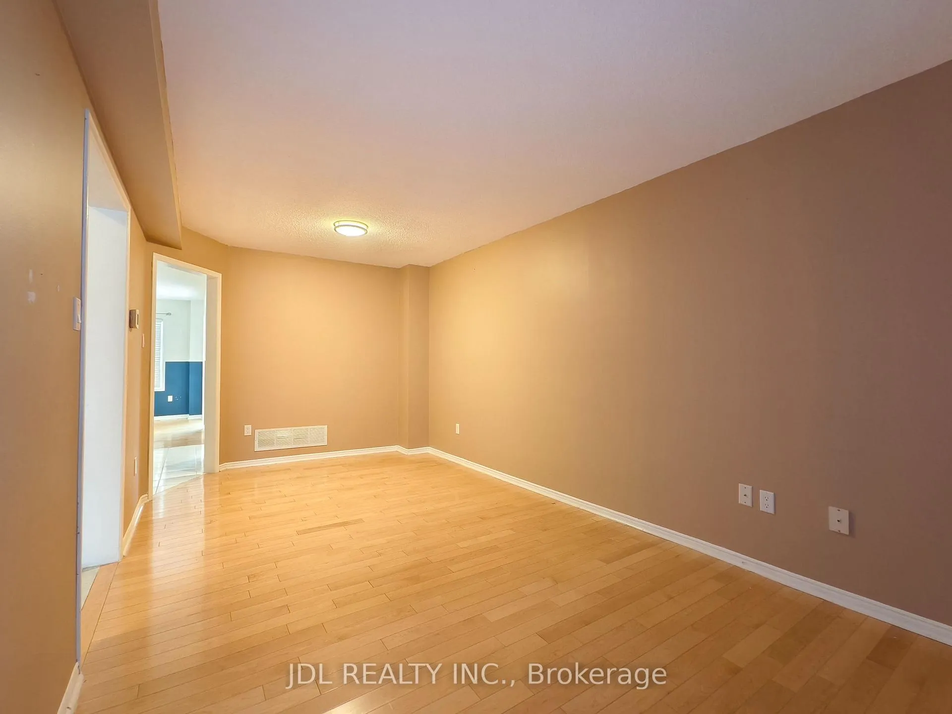 Photo 4 of 35 Kenborough Court, Markham, Milliken Mills East — HOMEH