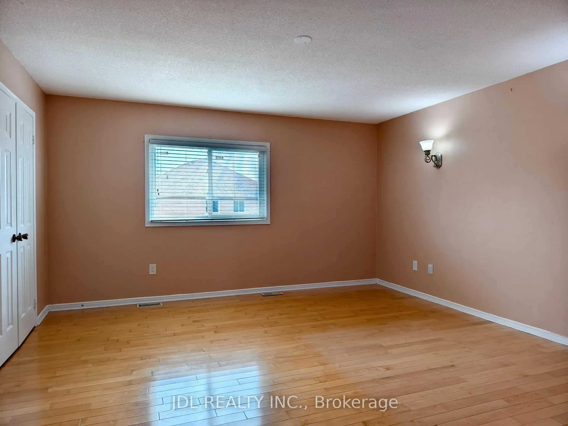 Photo 5 of 35 Kenborough Court, Markham, Milliken Mills East — HOMEH