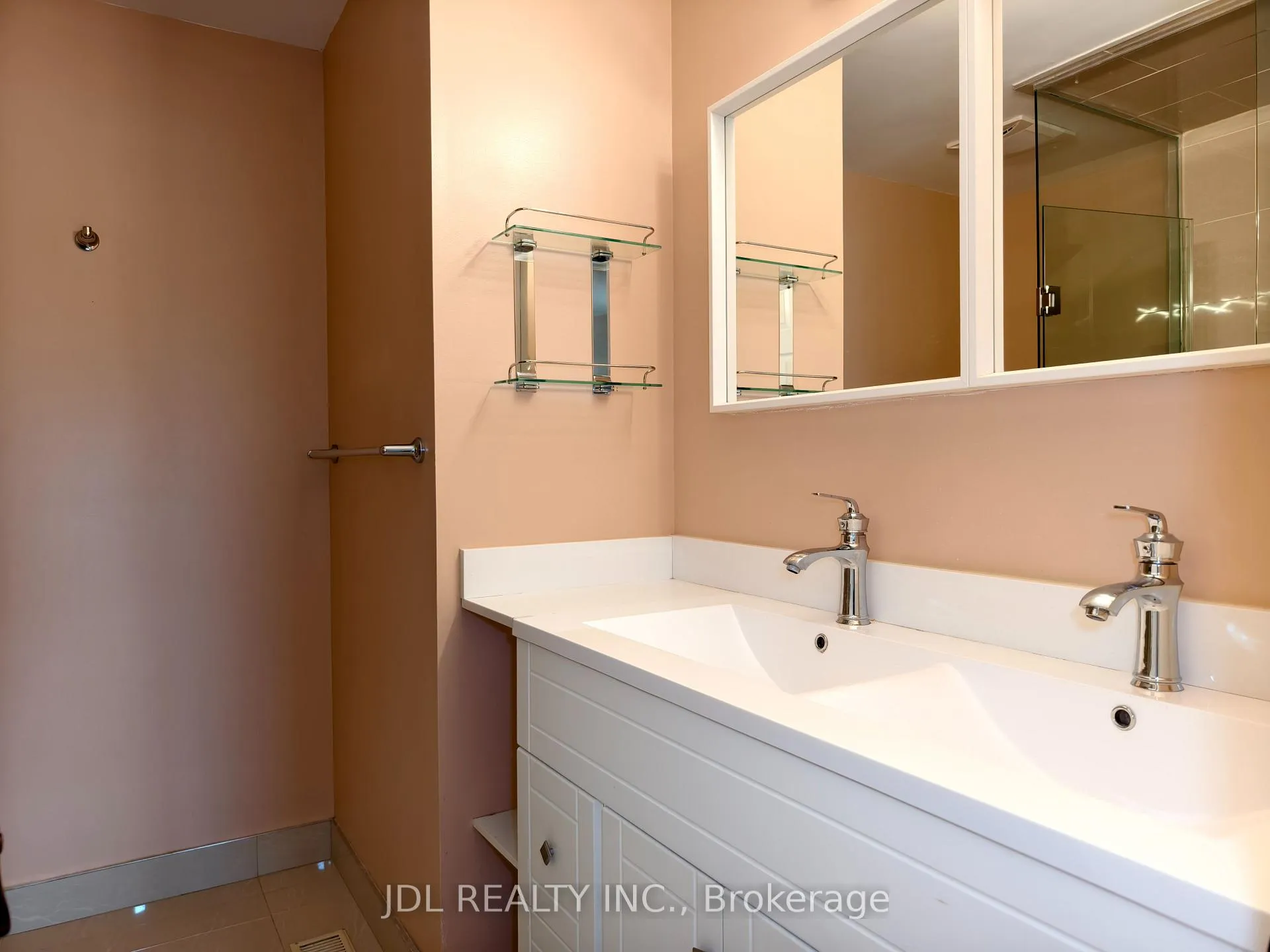 Photo 6 of 35 Kenborough Court, Markham, Milliken Mills East — HOMEH