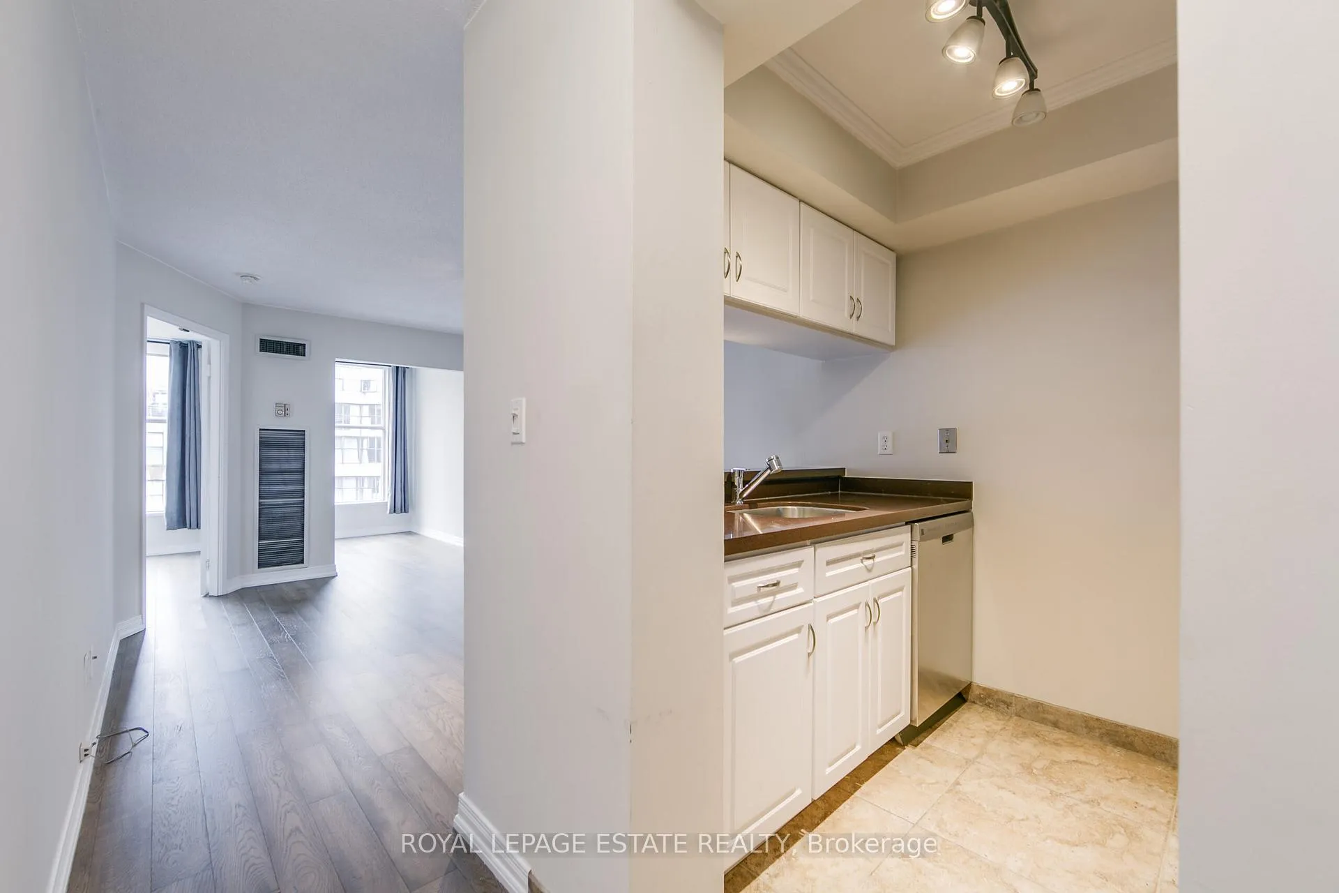 Photo 6 of Unit 606, 222 The Esplanade, Toronto, Waterfront Communities — HOMEH