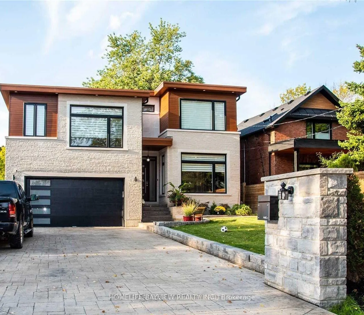 Photo 2 of 11 walnut Crescent, Etobicoke, Long Branch — HOMEH