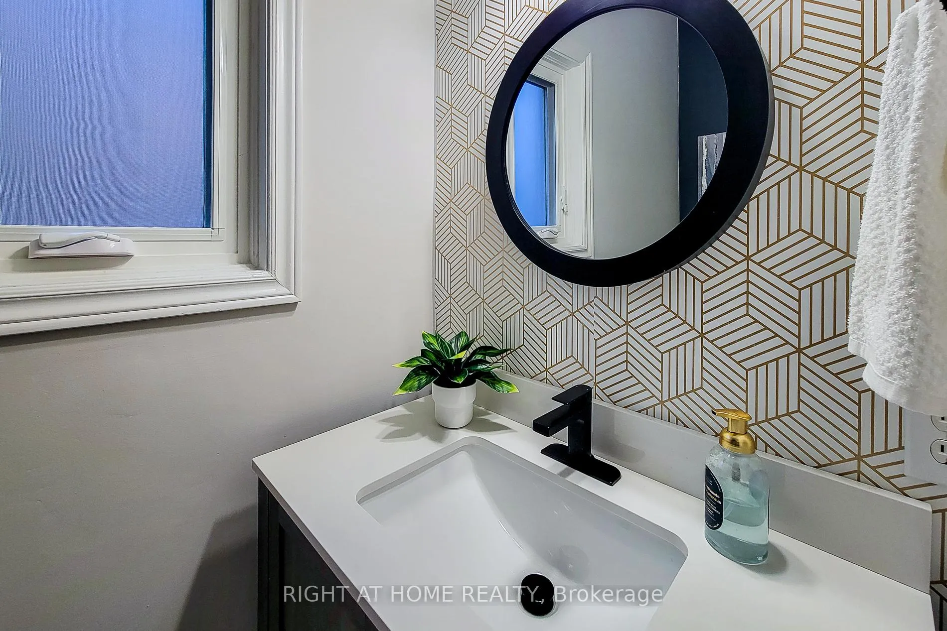 Photo 7 of 2624 Castle Hill Crescent, Oakville, River Oaks — HOMEH