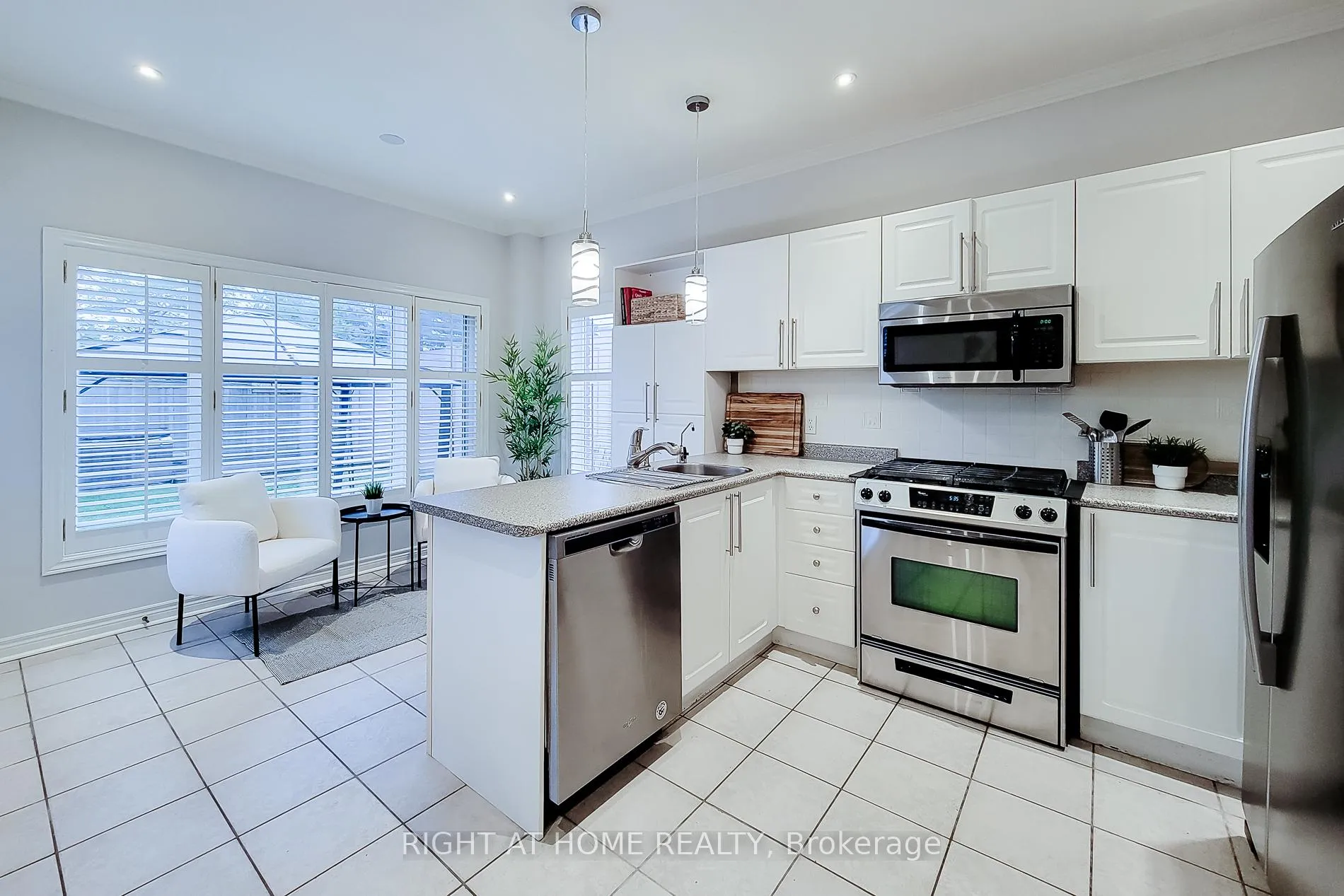 Photo 9 of 2624 Castle Hill Crescent, Oakville, River Oaks — HOMEH