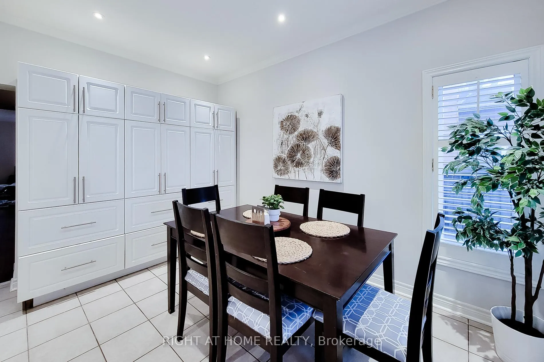 Photo 13 of 2624 Castle Hill Crescent, Oakville, River Oaks — HOMEH
