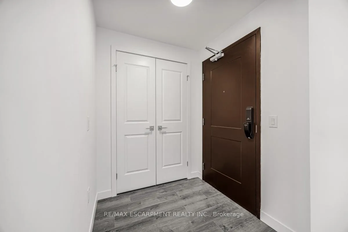 Photo 5 of Unit 301, 7549A Kalar Road, Niagara Falls, Brown — HOMEH