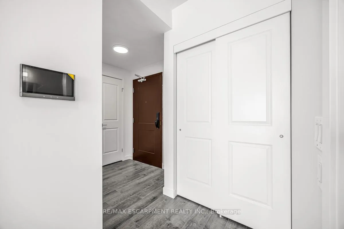 Photo 6 of Unit 301, 7549A Kalar Road, Niagara Falls, Brown — HOMEH