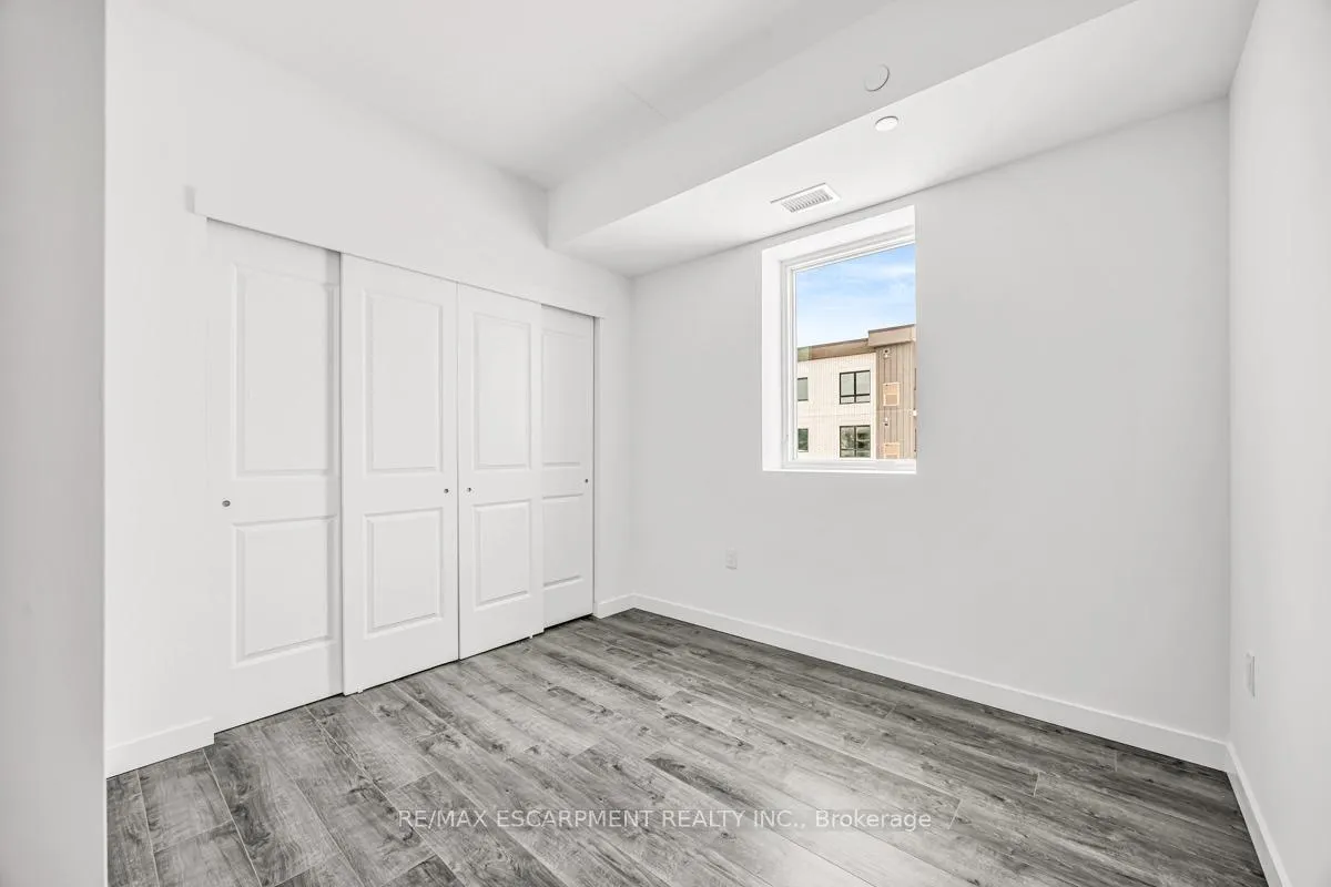 Photo 9 of Unit 301, 7549A Kalar Road, Niagara Falls, Brown — HOMEH