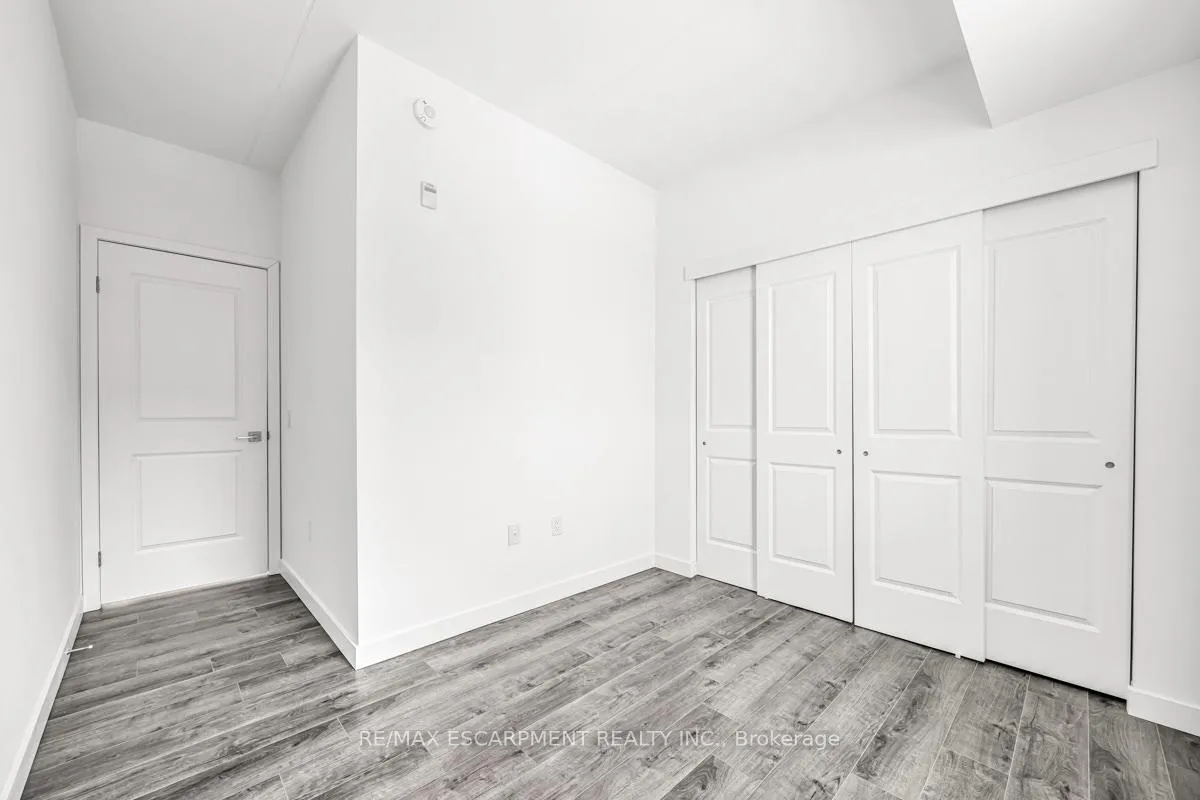 Photo 10 of Unit 301, 7549A Kalar Road, Niagara Falls, Brown — HOMEH