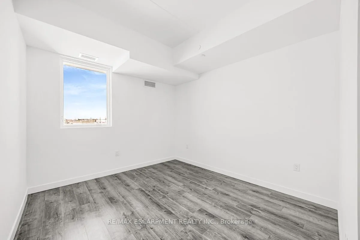 Photo 13 of Unit 301, 7549A Kalar Road, Niagara Falls, Brown — HOMEH