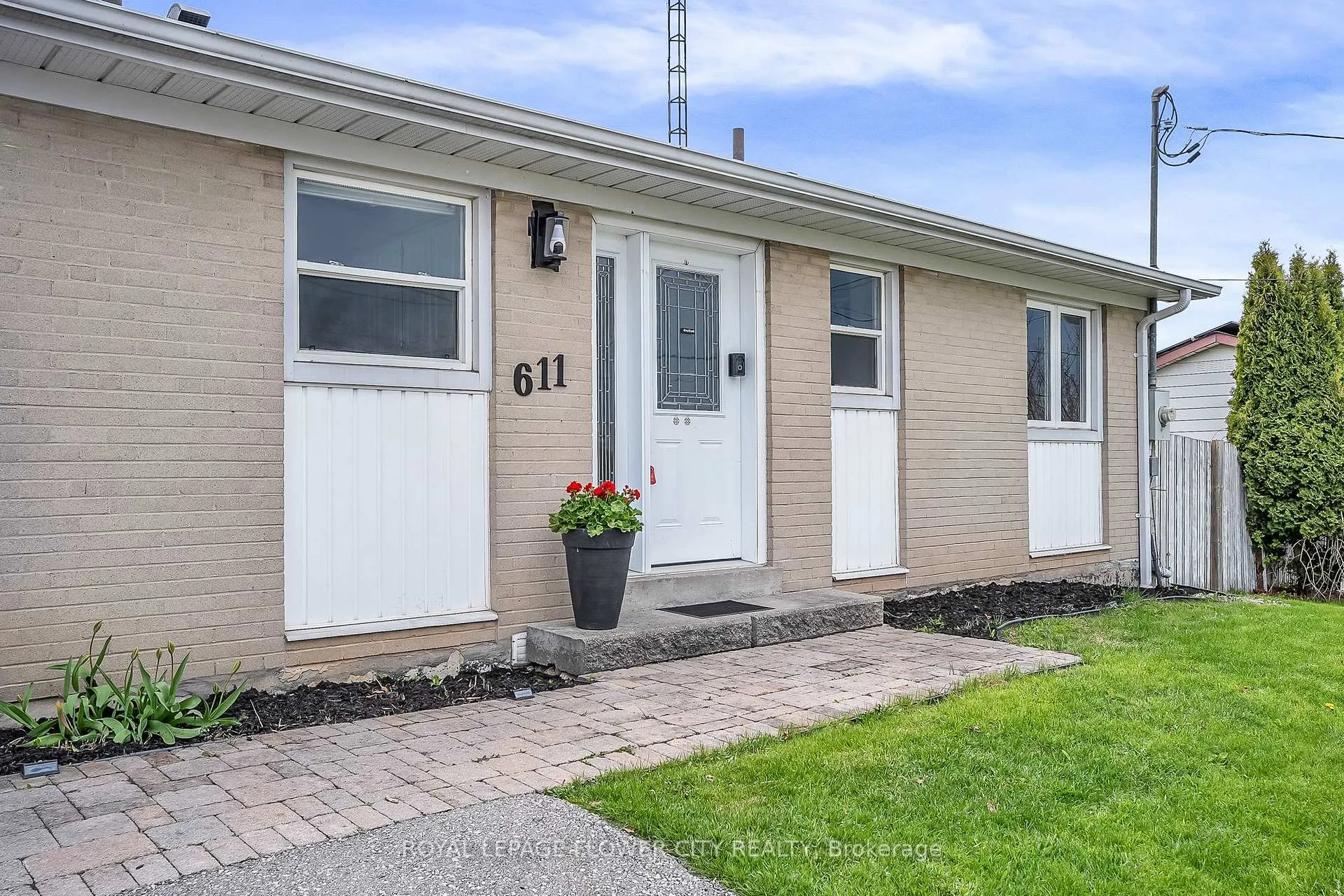 Photo 4 of 611 Harriet Street, Whitby, Downtown Whitby — HOMEH