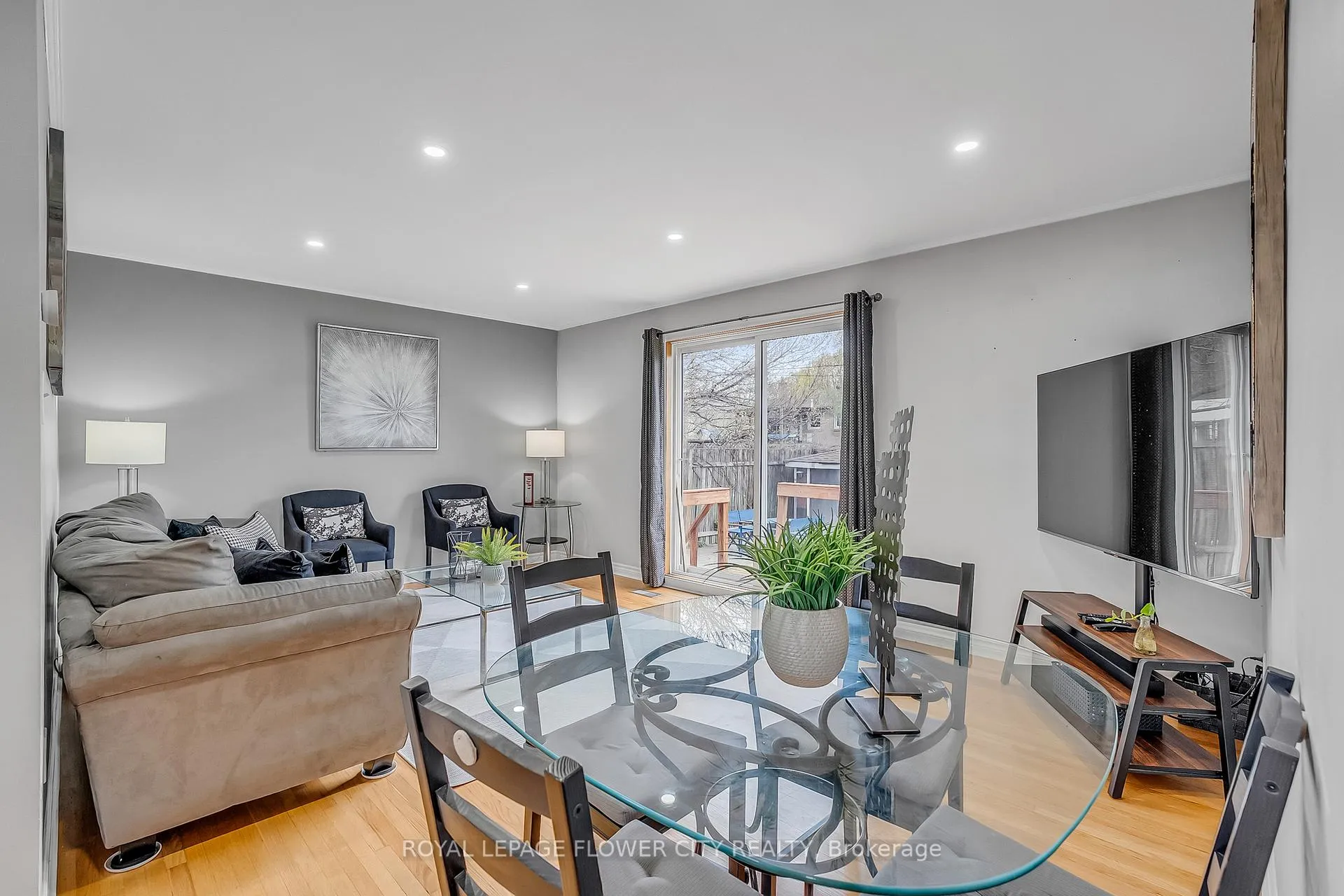 Photo 6 of 611 Harriet Street, Whitby, Downtown Whitby — HOMEH