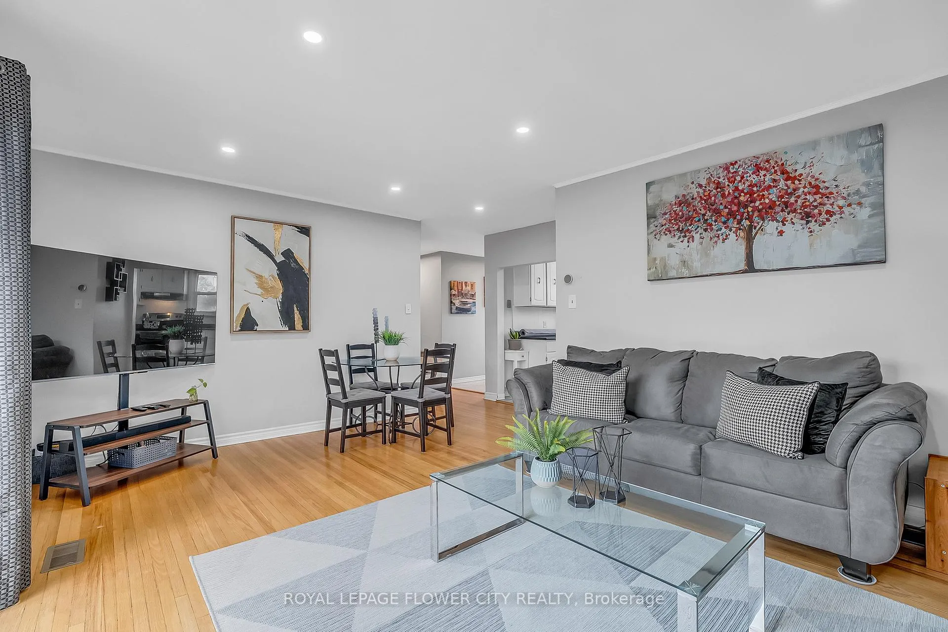 Photo 8 of 611 Harriet Street, Whitby, Downtown Whitby — HOMEH