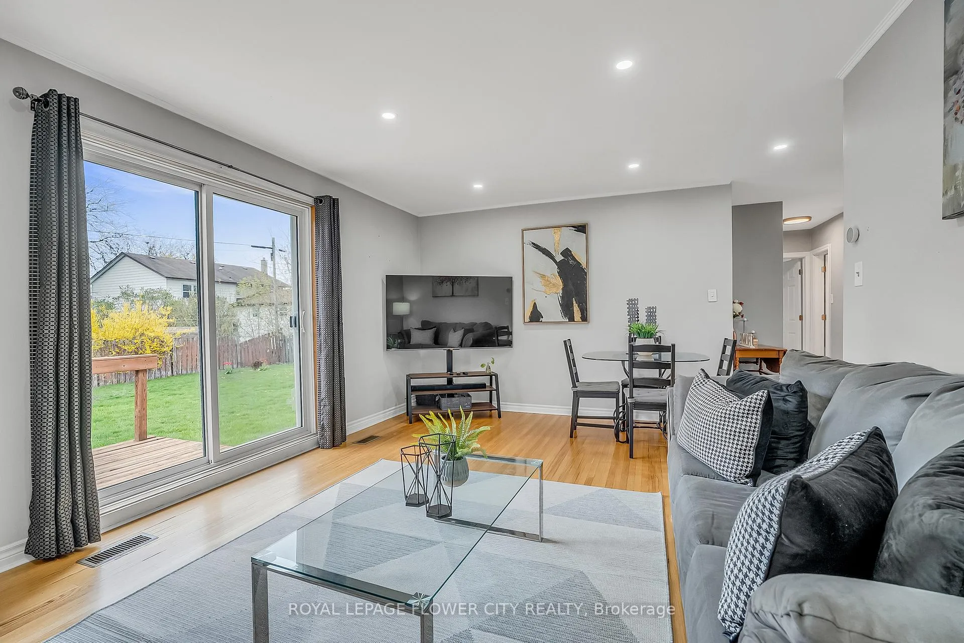 Photo 9 of 611 Harriet Street, Whitby, Downtown Whitby — HOMEH