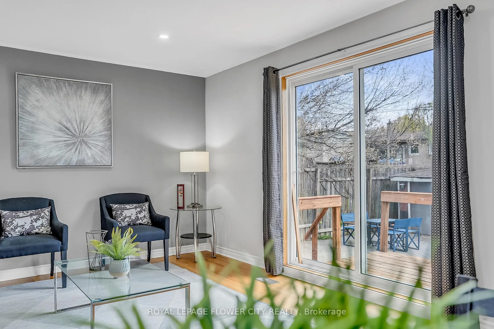 Photo 10 of 611 Harriet Street, Whitby, Downtown Whitby — HOMEH