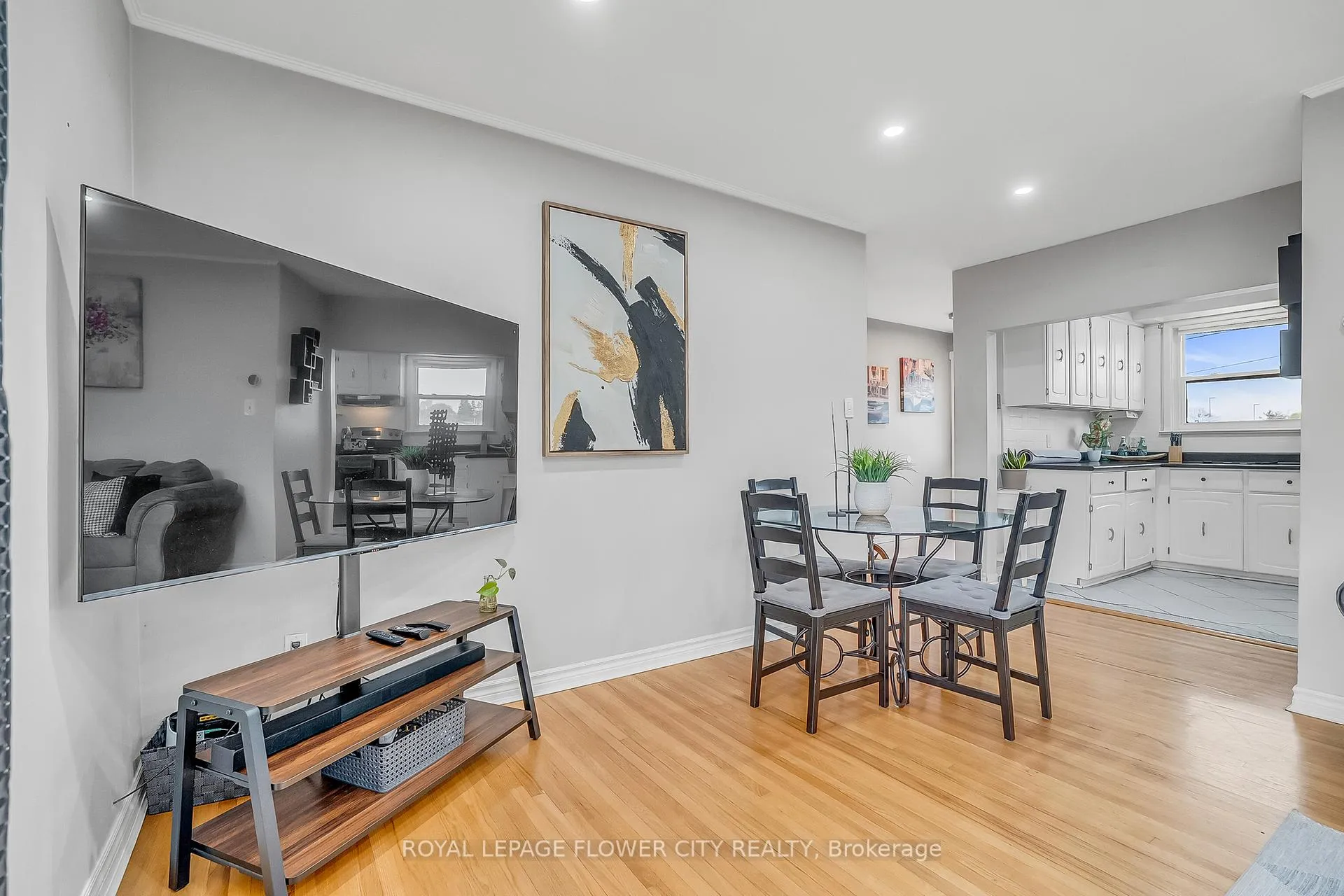 Photo 11 of 611 Harriet Street, Whitby, Downtown Whitby — HOMEH