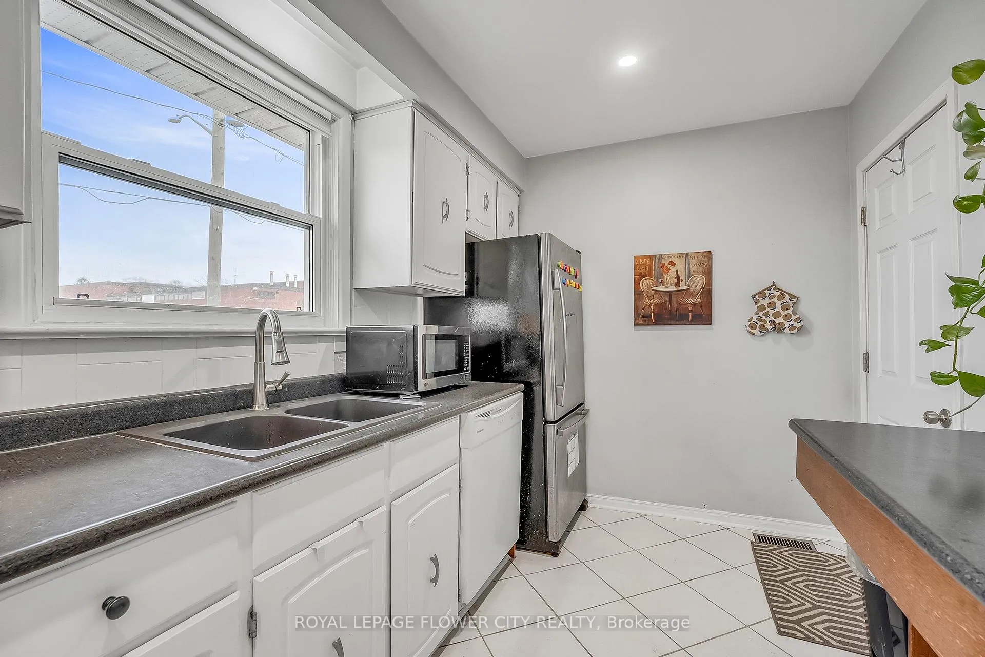 Photo 15 of 611 Harriet Street, Whitby, Downtown Whitby — HOMEH