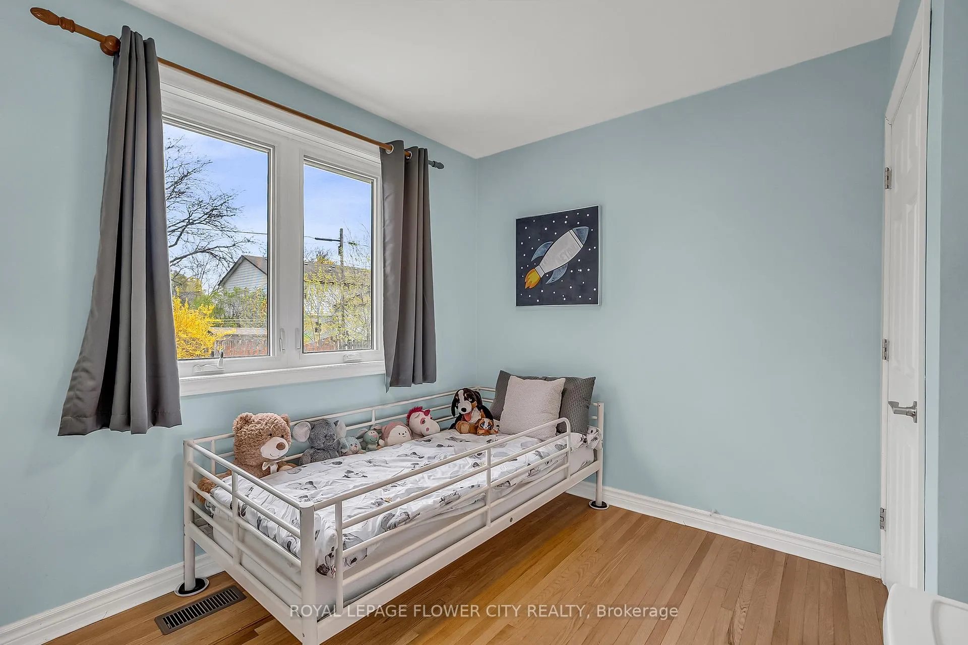 Photo 23 of 611 Harriet Street, Whitby, Downtown Whitby — HOMEH