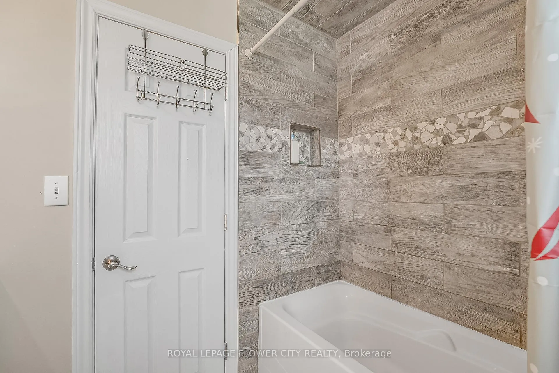 Photo 29 of 611 Harriet Street, Whitby, Downtown Whitby — HOMEH