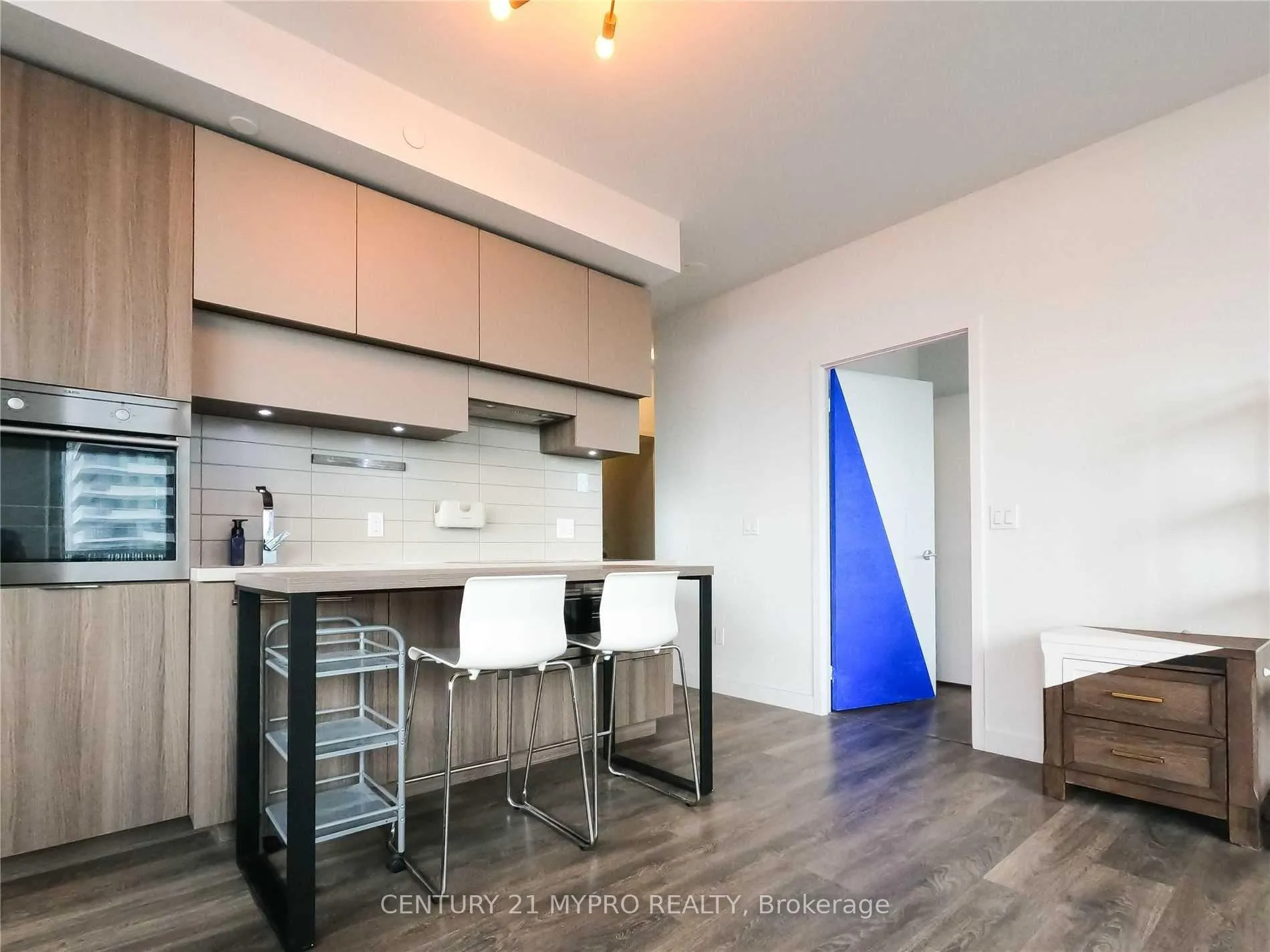 Photo 3 of Unit 1702, 8 Eglinton Avenue E, Toronto, Mount Pleasant West — HOMEH