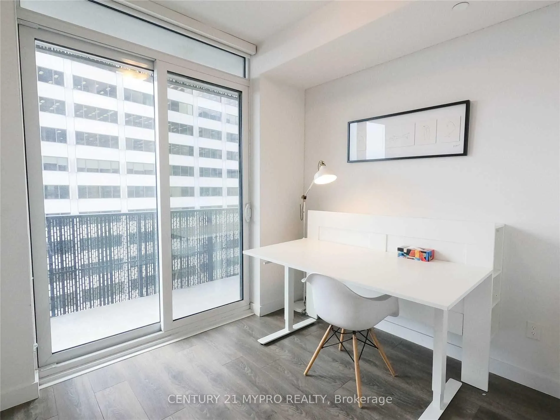 Photo 7 of Unit 1702, 8 Eglinton Avenue E, Toronto, Mount Pleasant West — HOMEH