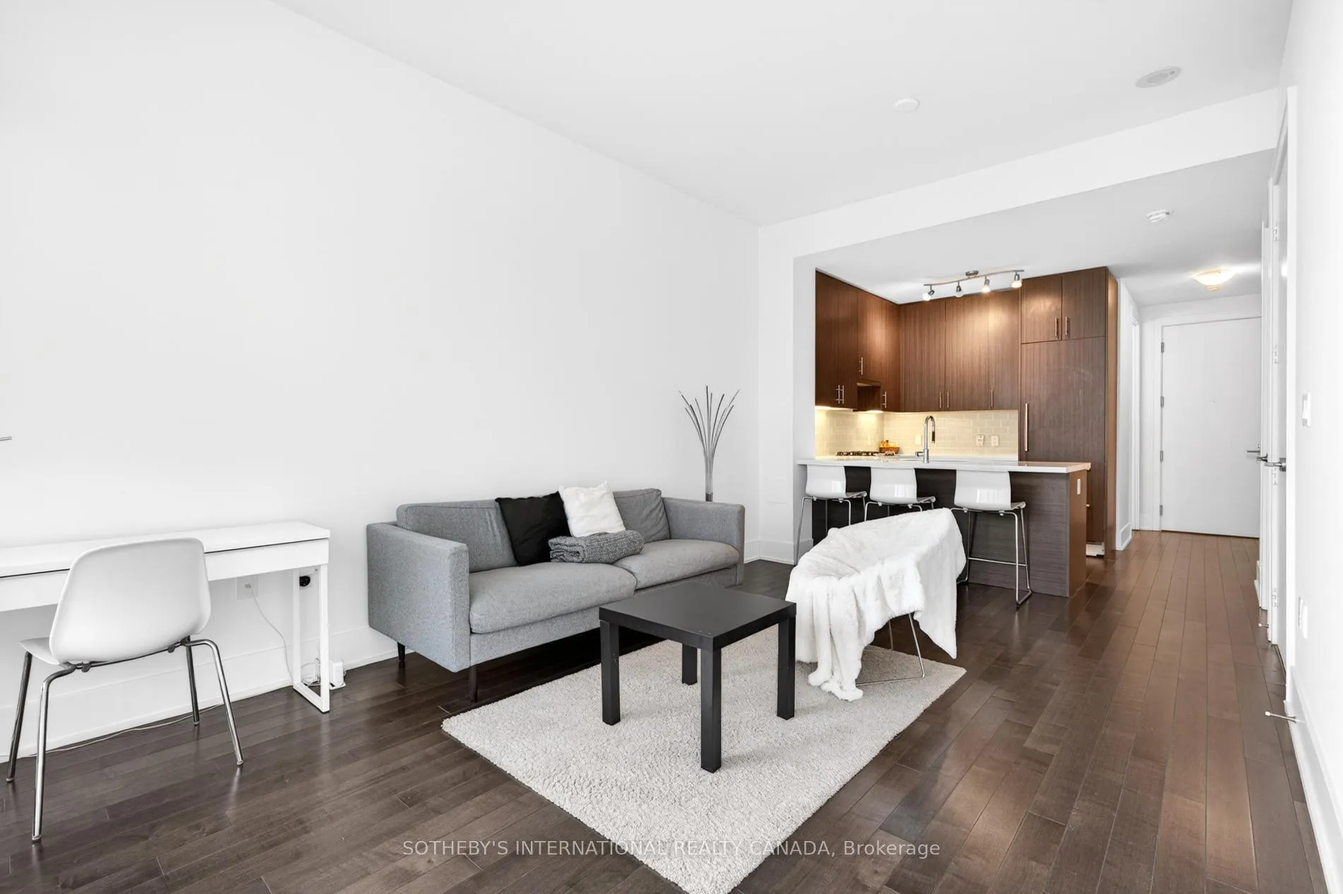 Photo 4 of Unit 816, 39 Queens Quay E, Toronto, Waterfront Communities — HOMEH