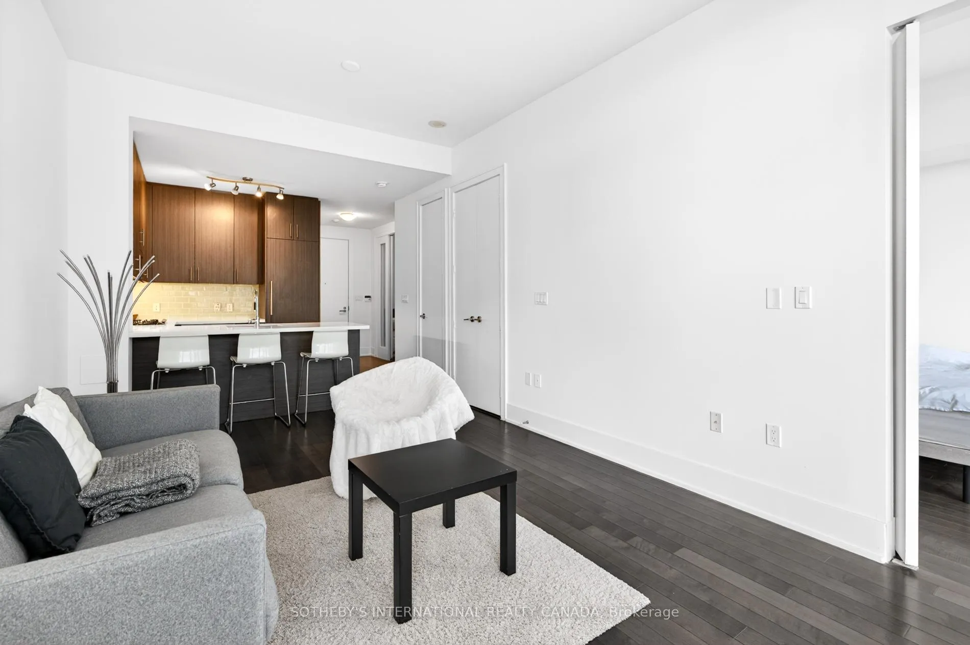 Photo 7 of Unit 816, 39 Queens Quay E, Toronto, Waterfront Communities — HOMEH
