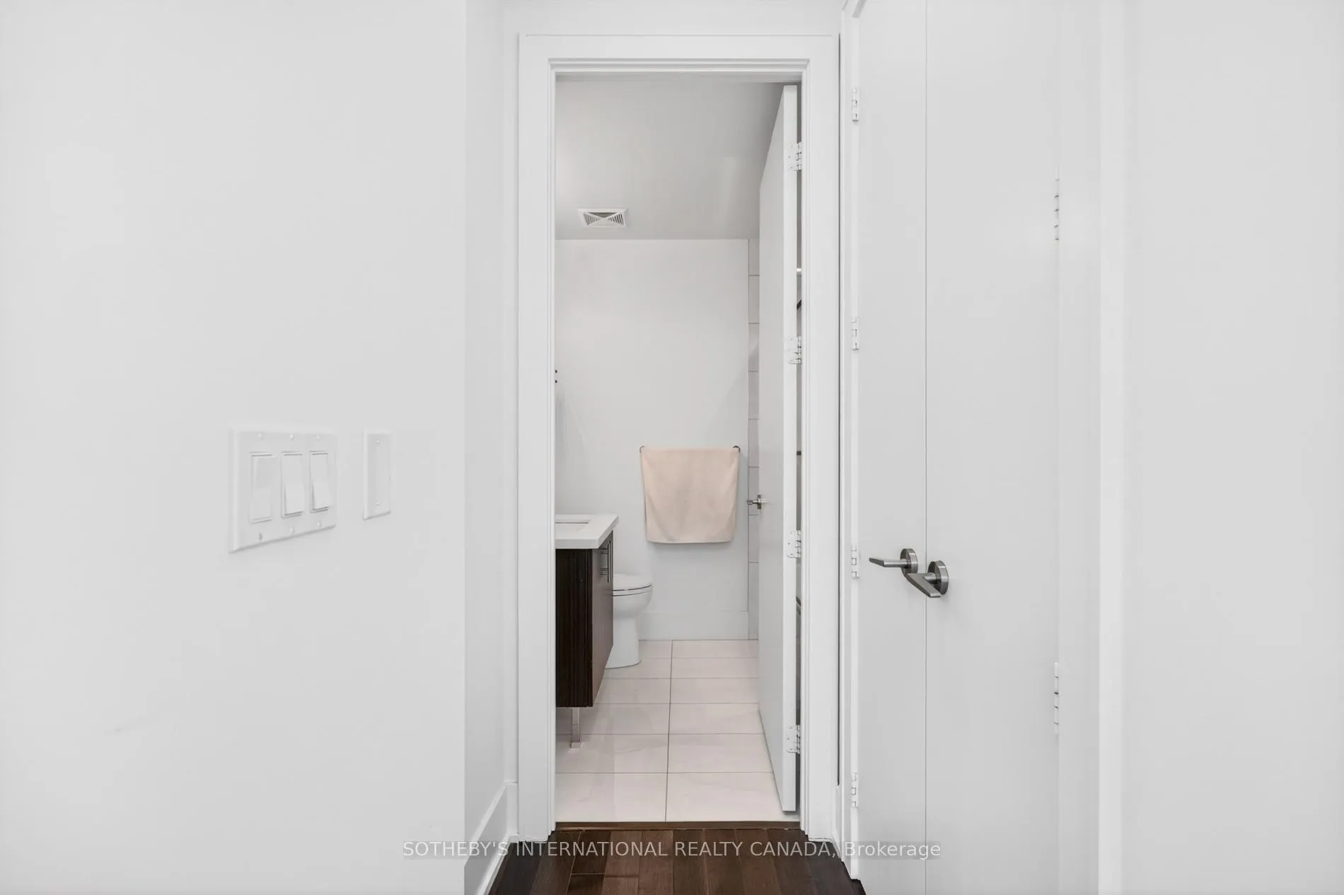 Photo 17 of Unit 816, 39 Queens Quay E, Toronto, Waterfront Communities — HOMEH