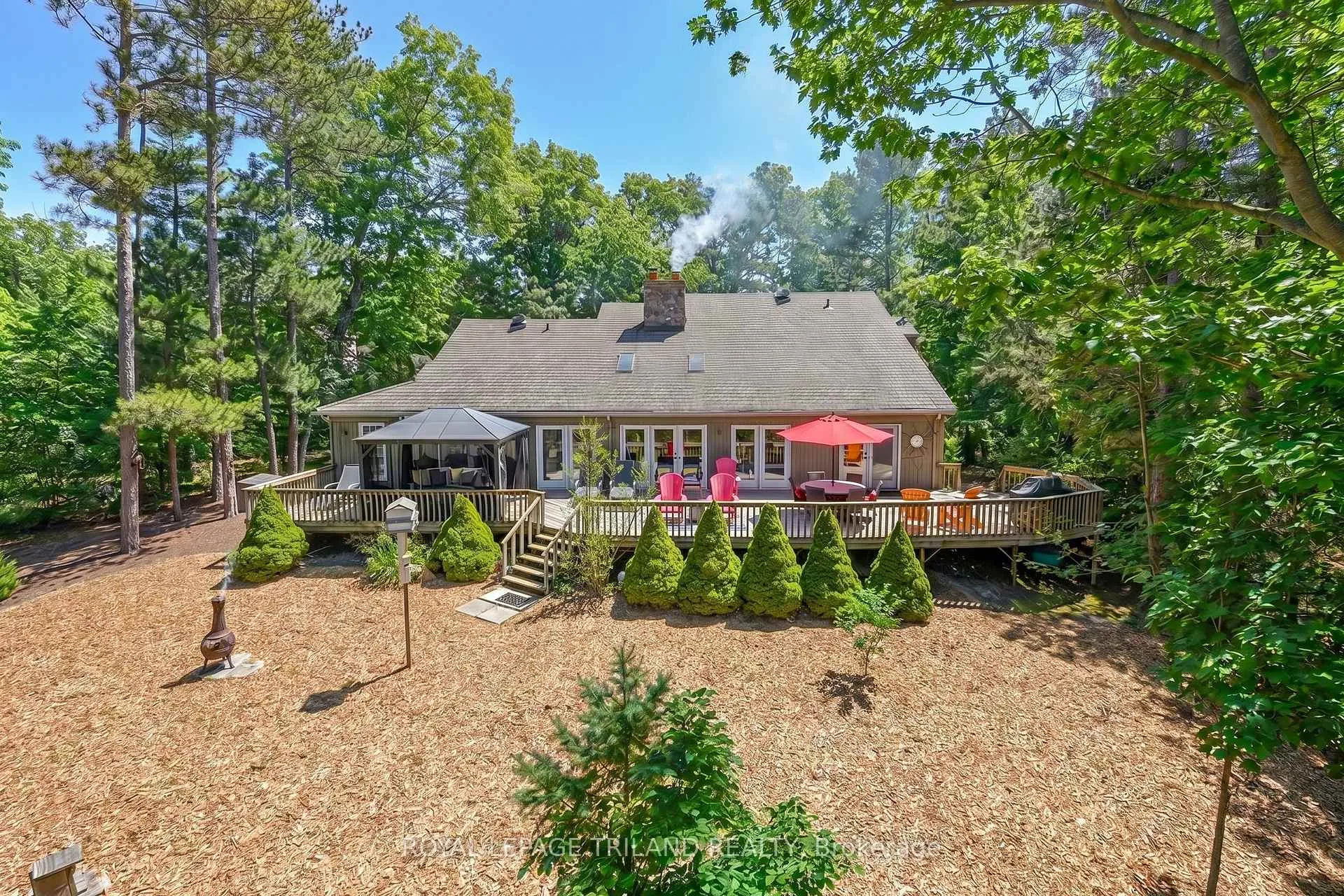 Front of 10441 Pinetree Drive
