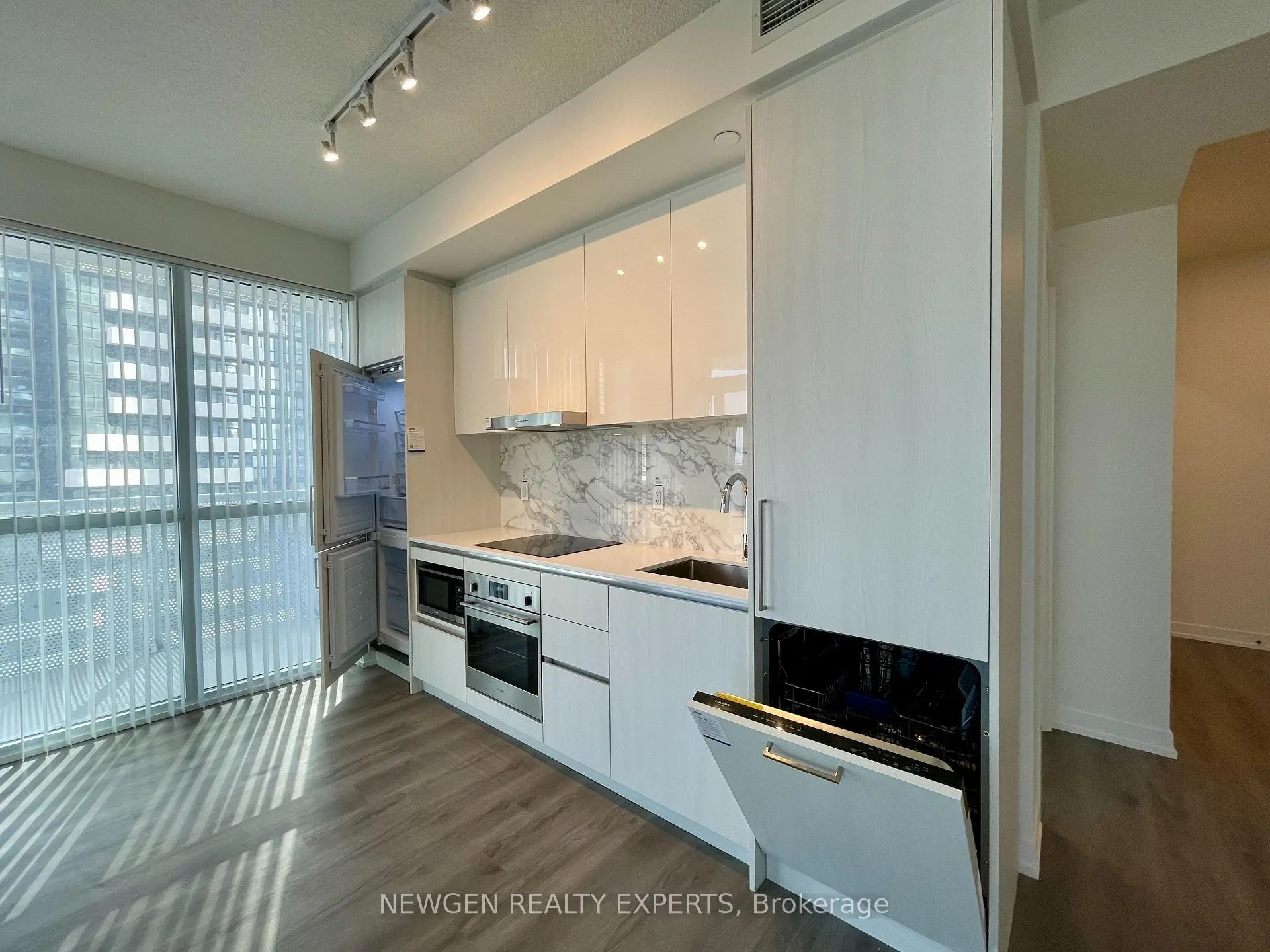 Photo 10 of Unit 1512, 225 Commerce Street, Vaughan, Vaughan Corporate Centre — HOMEH