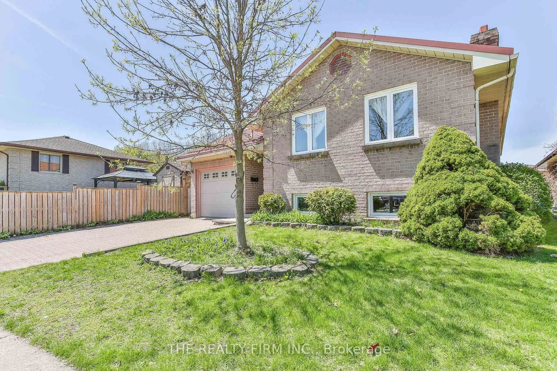 Photo 4 of 8 Quail Ridge Crescent, London, East P — HOMEH