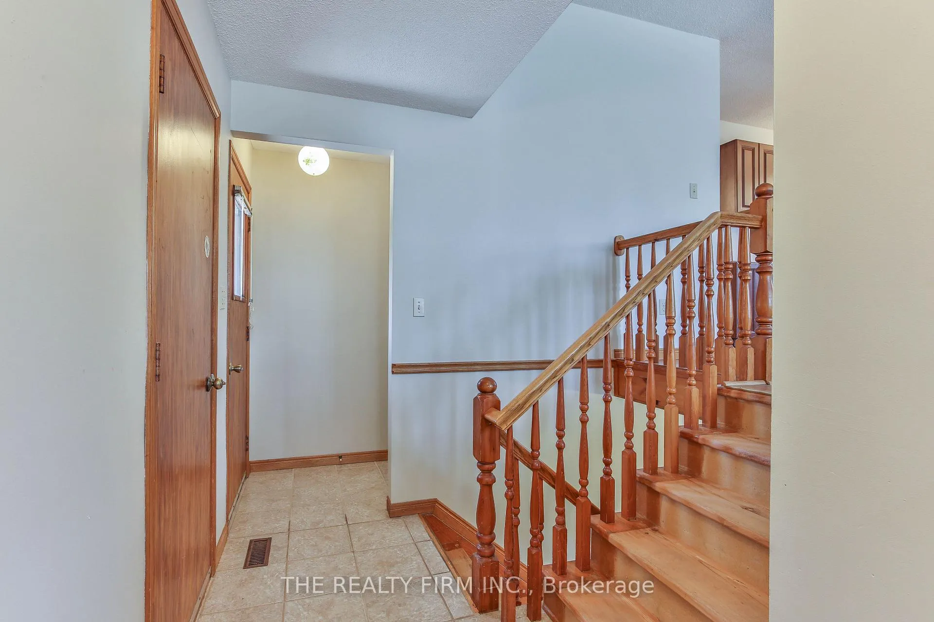 Photo 7 of 8 Quail Ridge Crescent, London, East P — HOMEH
