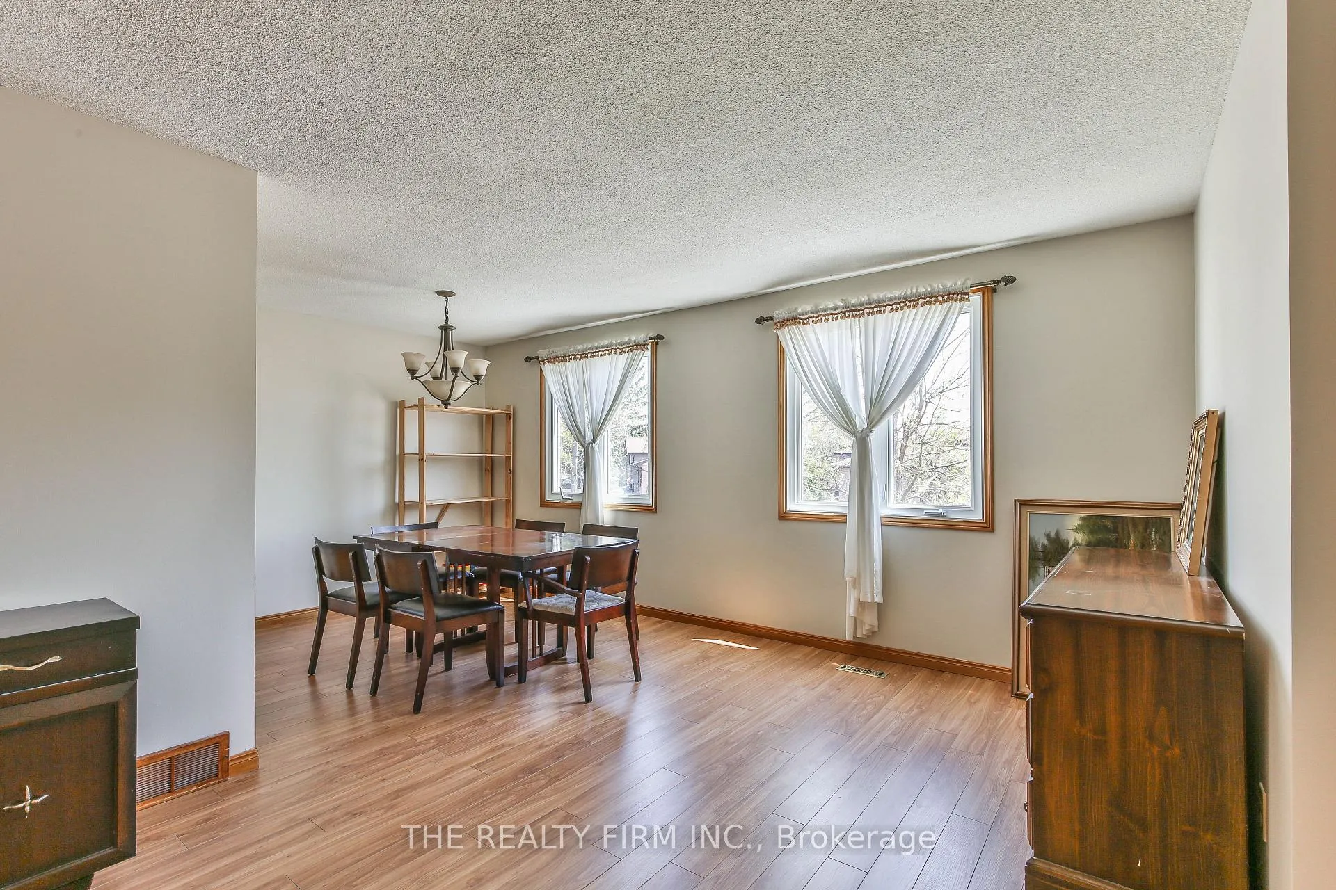 Photo 9 of 8 Quail Ridge Crescent, London, East P — HOMEH