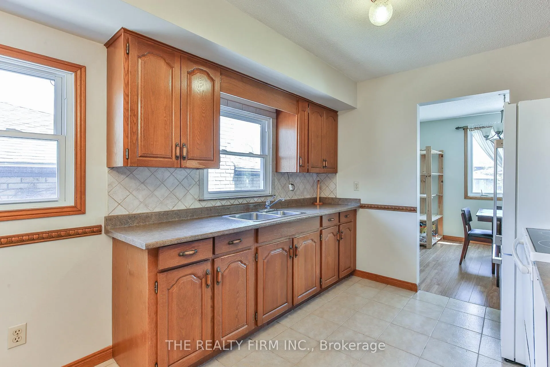 Photo 14 of 8 Quail Ridge Crescent, London, East P — HOMEH