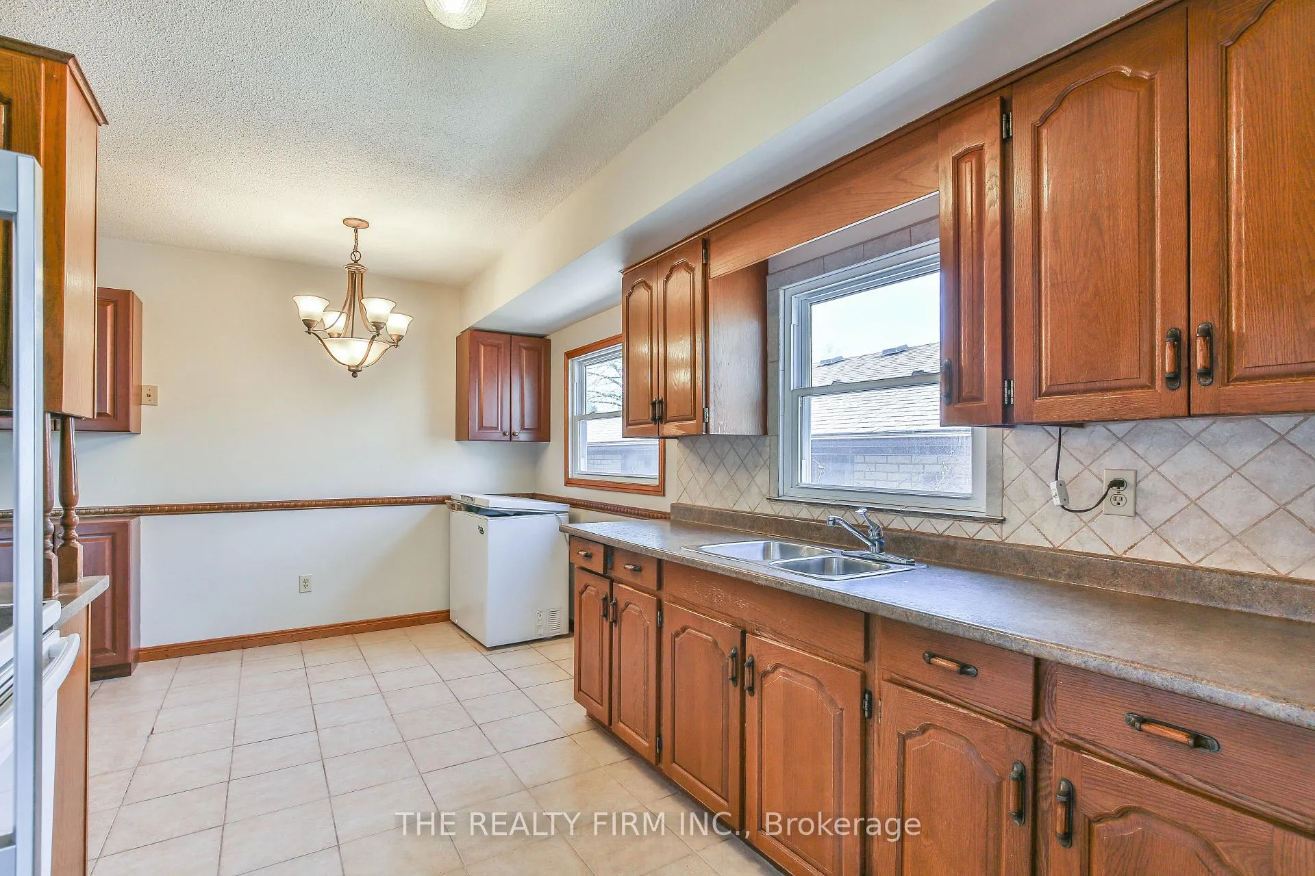 Photo 16 of 8 Quail Ridge Crescent, London, East P — HOMEH