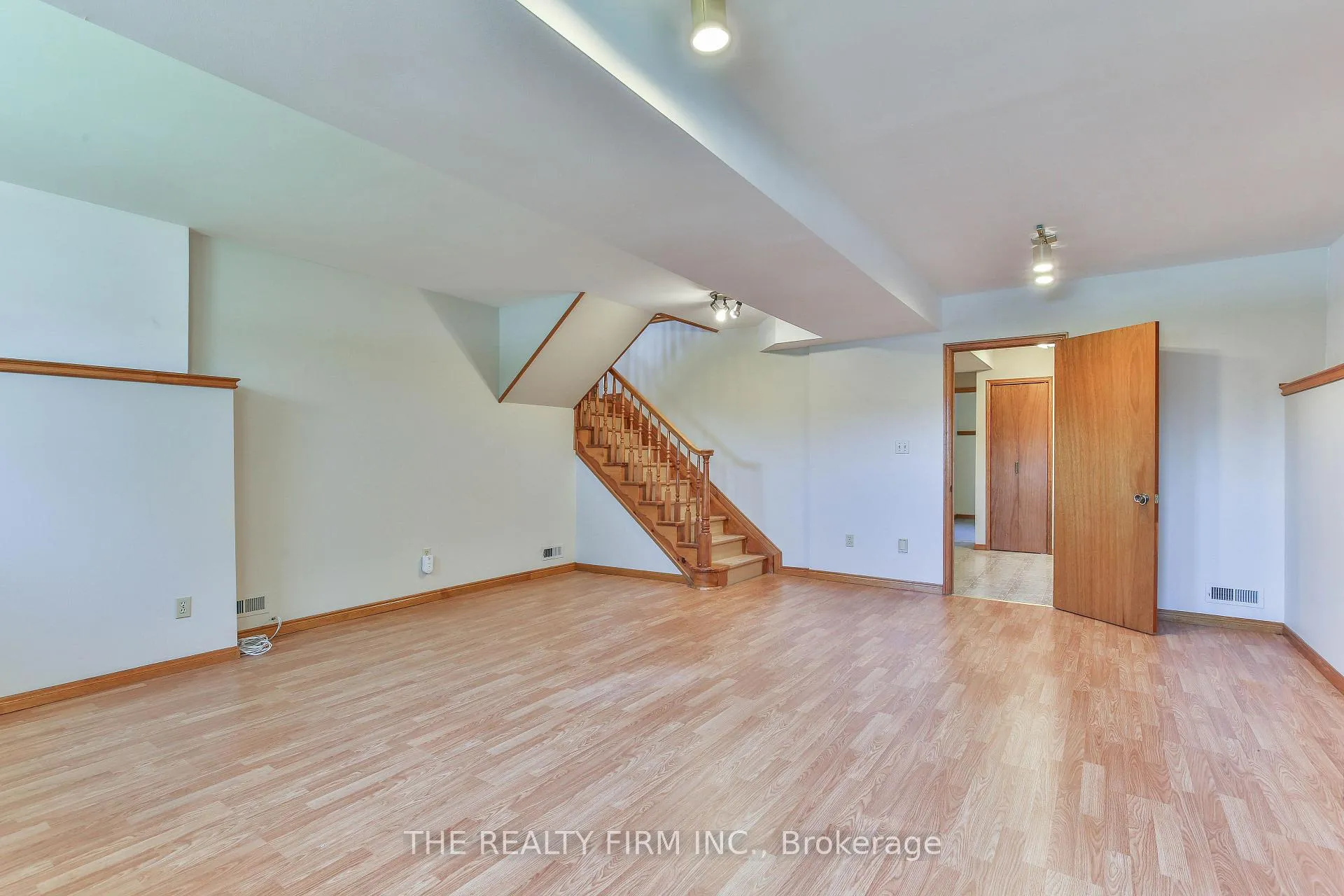 Photo 30 of 8 Quail Ridge Crescent, London, East P — HOMEH