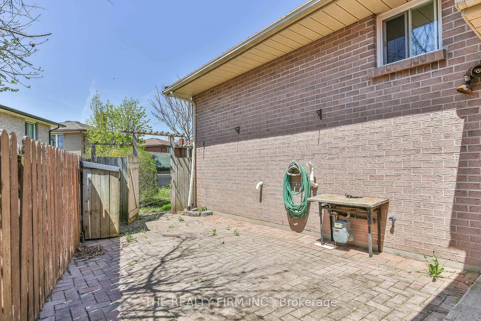 Photo 37 of 8 Quail Ridge Crescent, London, East P — HOMEH