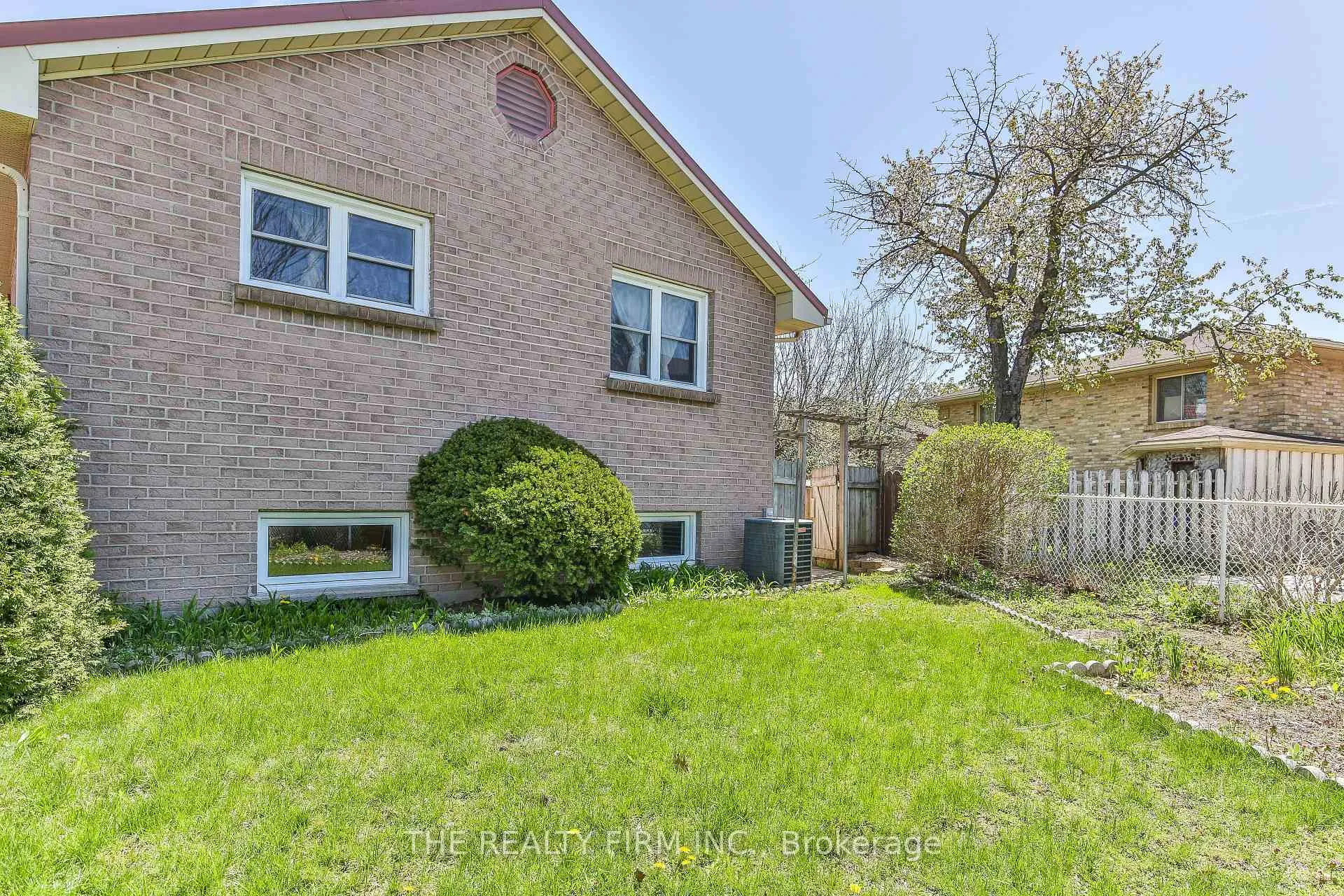 Photo 41 of 8 Quail Ridge Crescent, London, East P — HOMEH