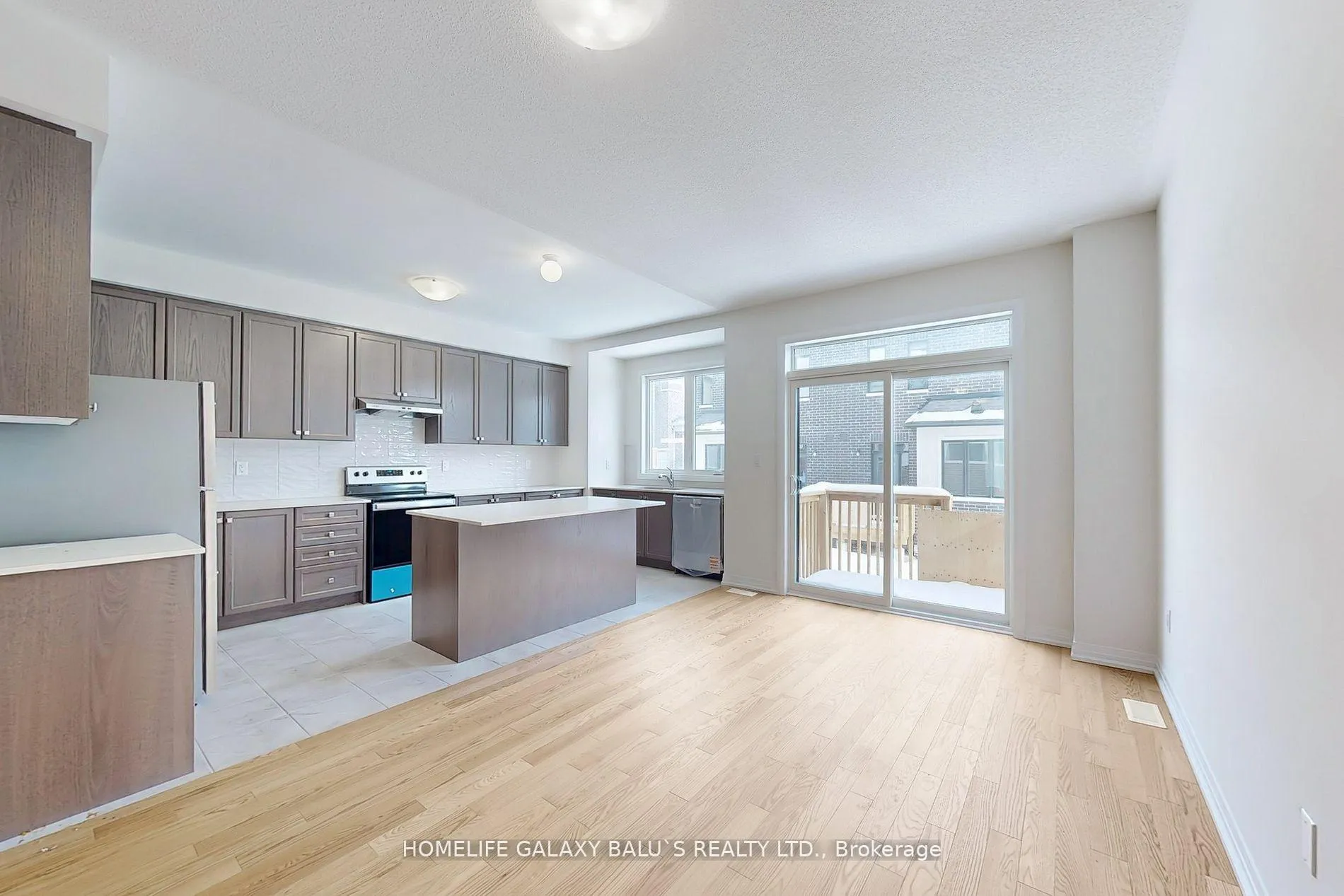 Photo 3 of 2943 Nakina Street, Pickering, Rural Pickering — HOMEH