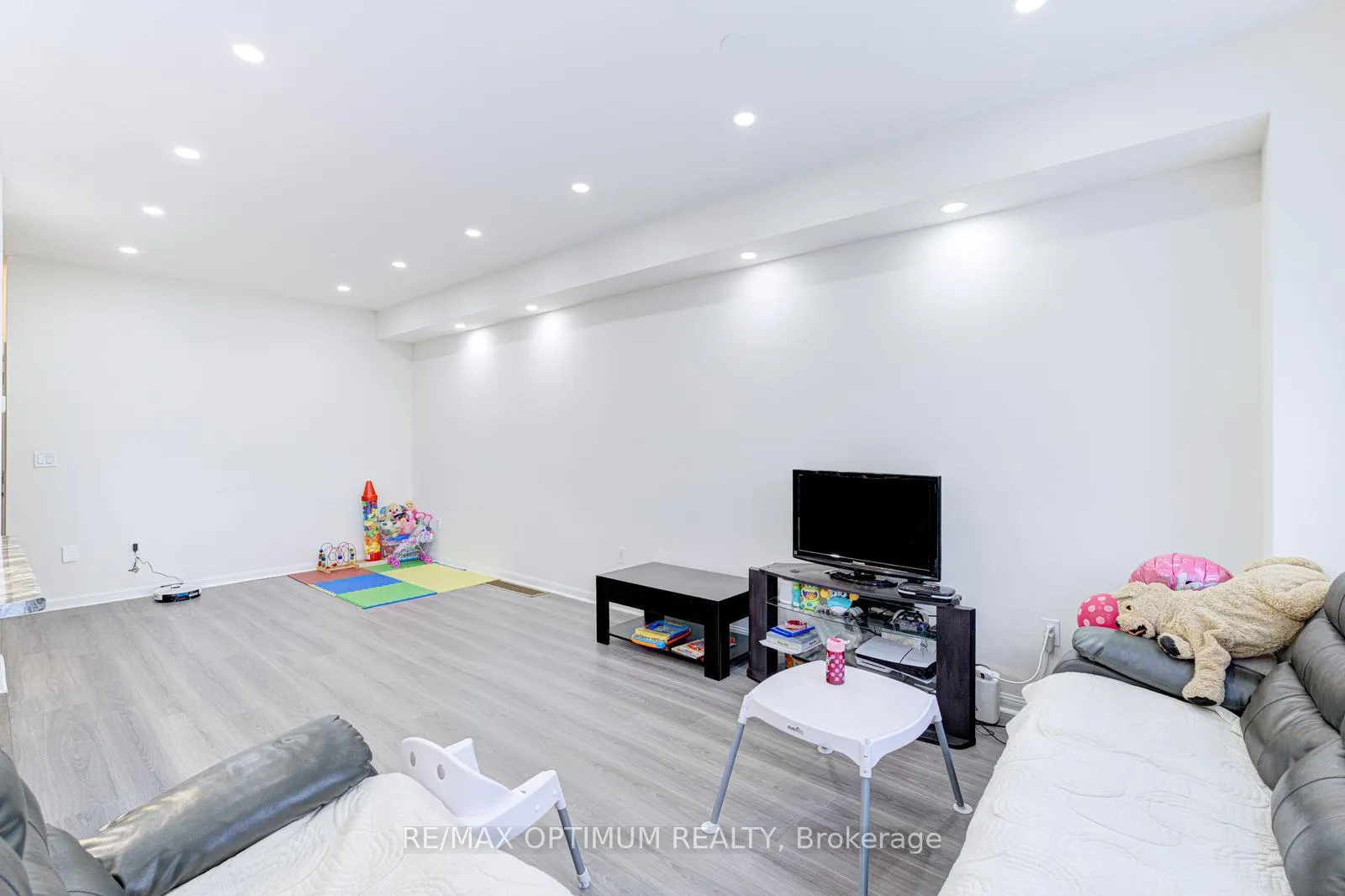 Photo 12 of 2589 Secreto Drive, Oshawa, Windfields — HOMEH