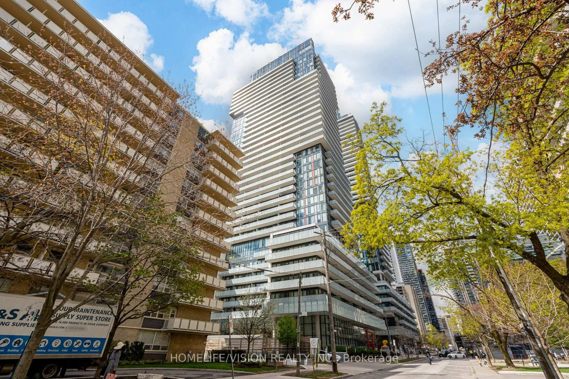 Photo 2 of Unit 910, 185 Roehampton Avenue, Toronto, Mount Pleasant West — HOMEH
