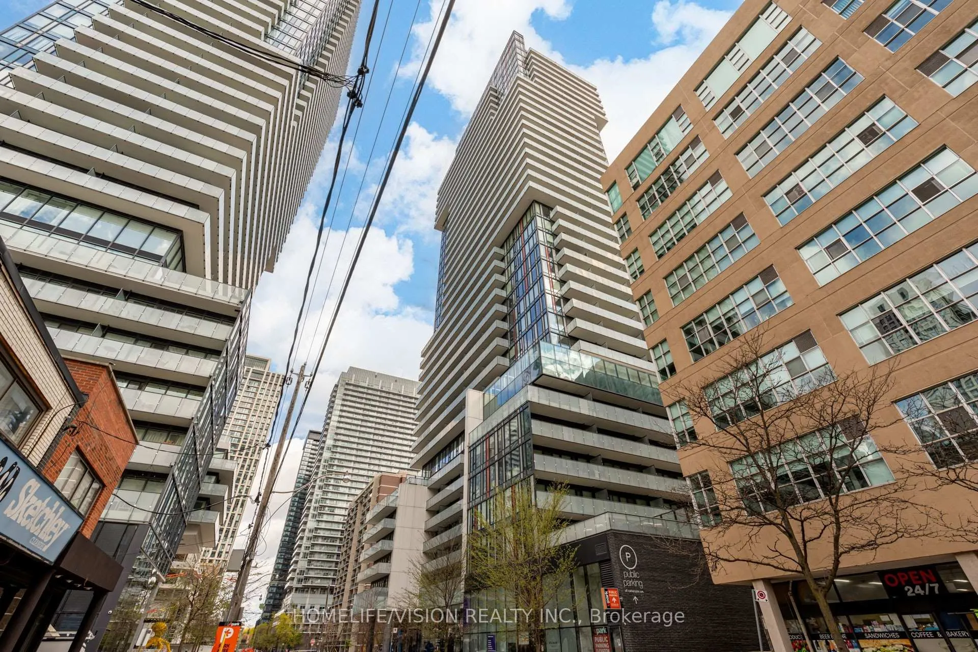 Photo 3 of Unit 910, 185 Roehampton Avenue, Toronto, Mount Pleasant West — HOMEH