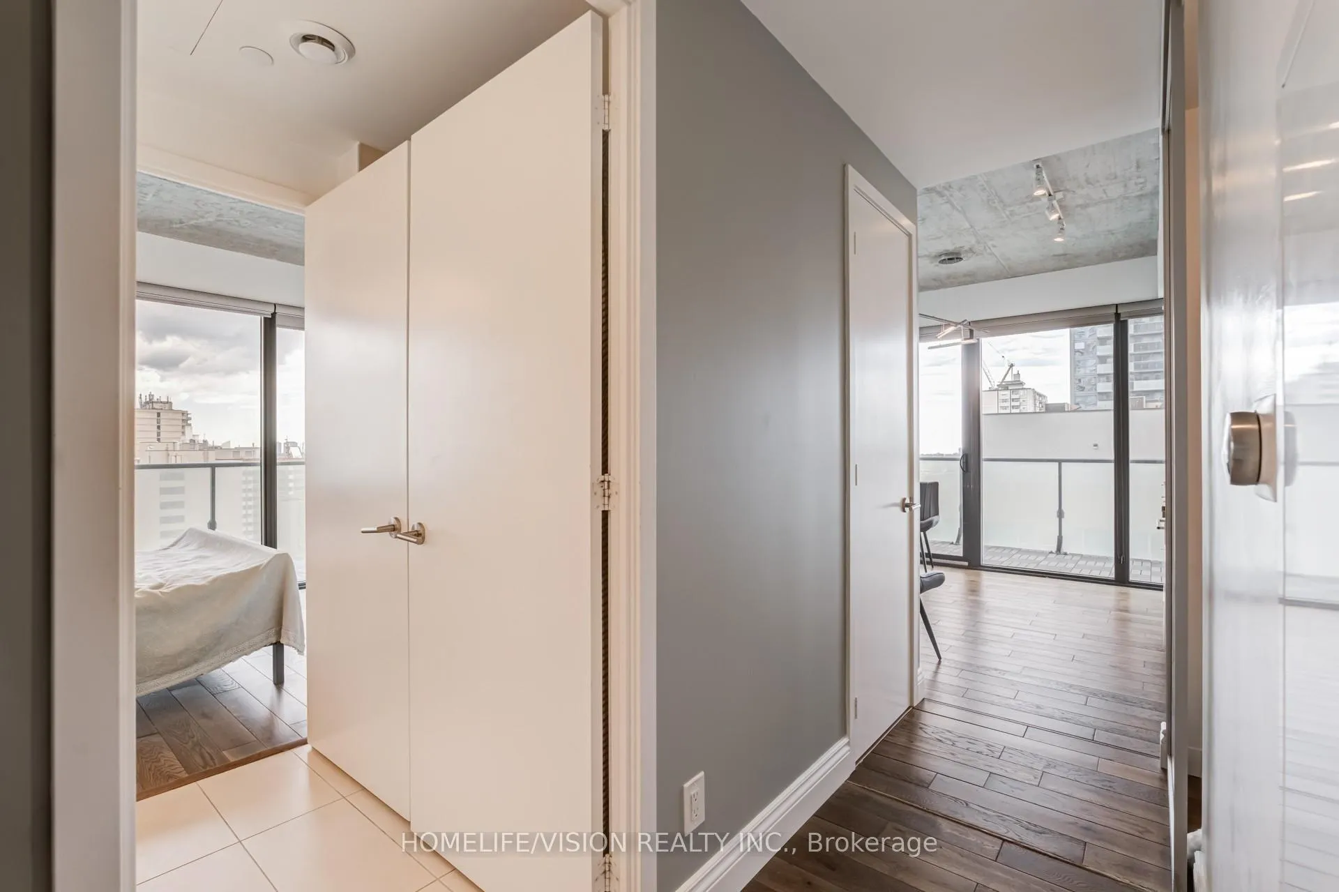 Photo 9 of Unit 910, 185 Roehampton Avenue, Toronto, Mount Pleasant West — HOMEH