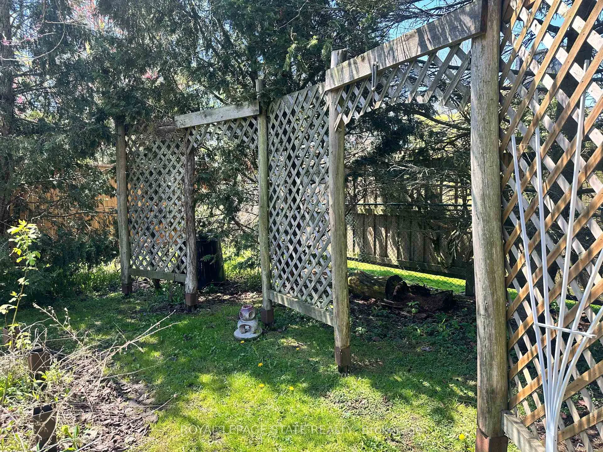 Photo 5 of 618 Pine Street, Haldimand, Dunnville — HOMEH