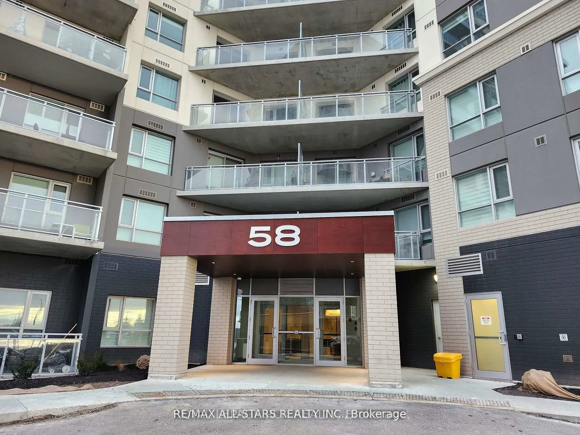 Photo 3 of Unit 601, 58 Lakeside Terrace, Barrie, Little Lake — HOMEH